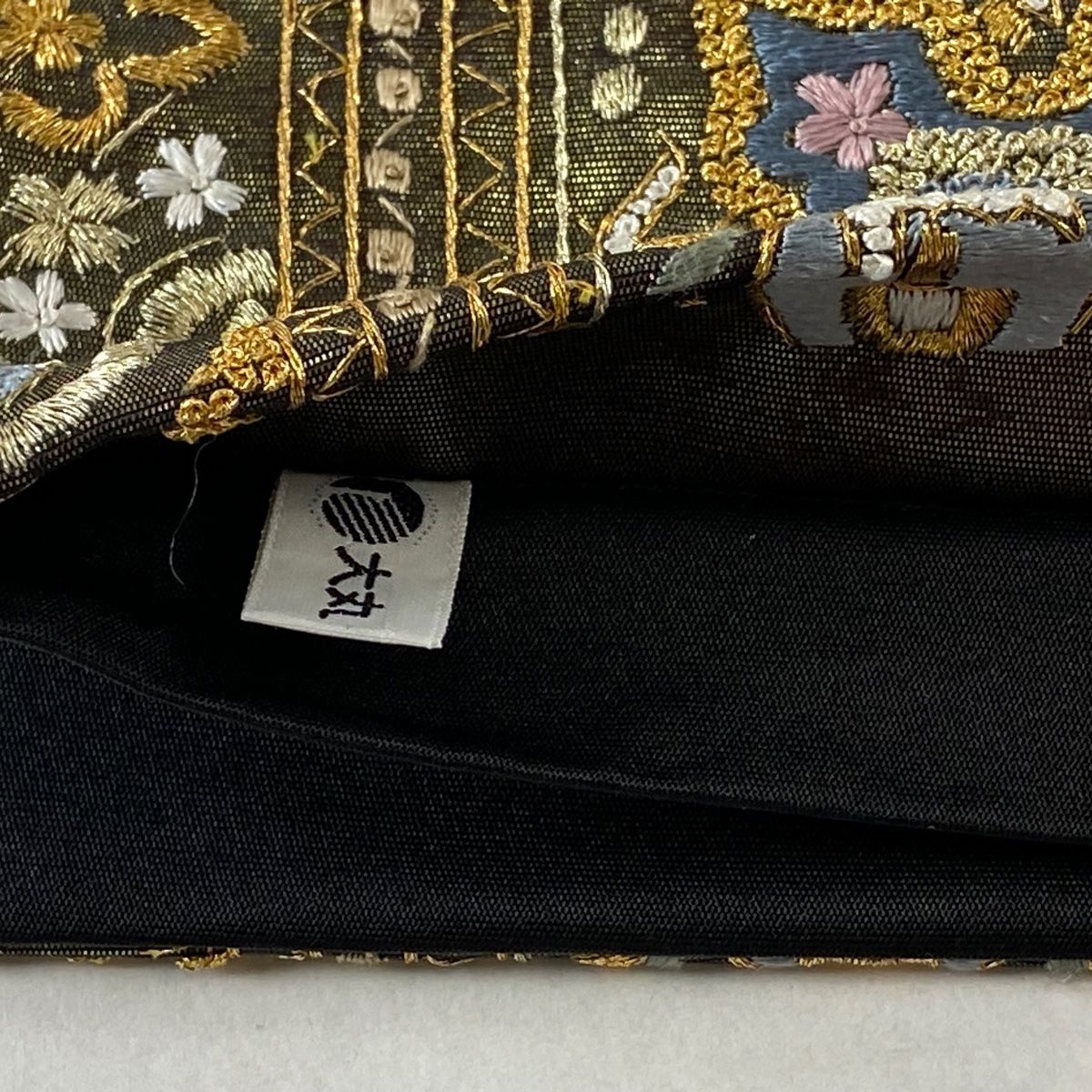 刺繍 六通 袋帯 金糸 正絹 未使用品 袋帯 美品 秀品 几帳 楽器 箔 金糸 金色 六通 正絹 中古 袋帯 美