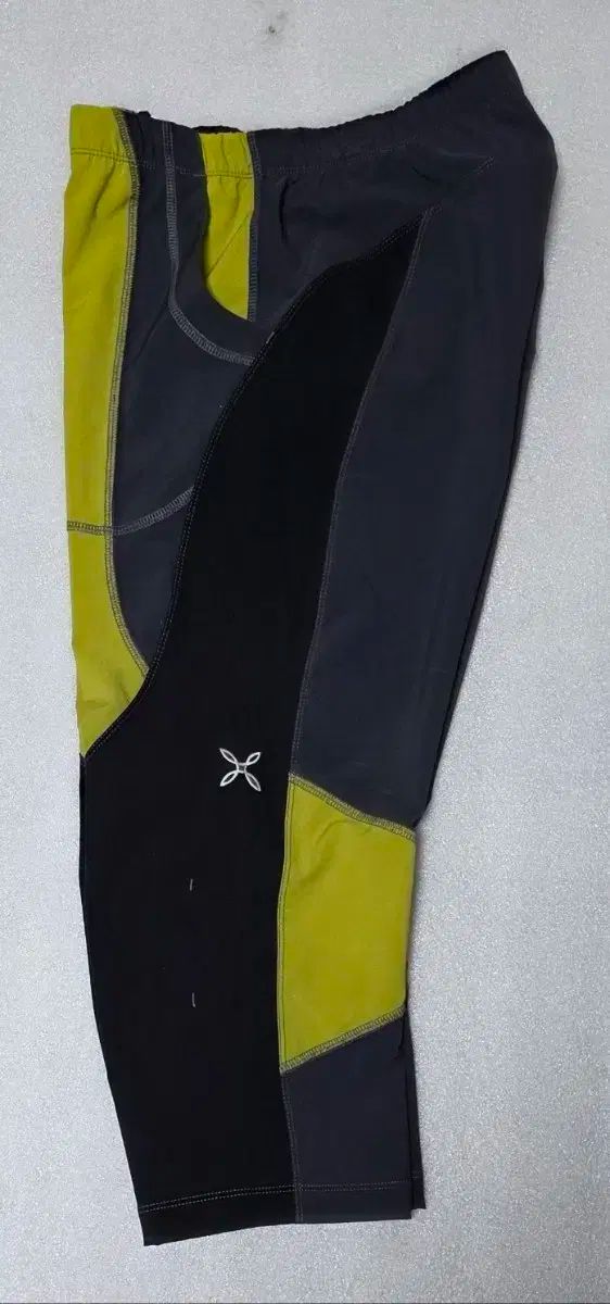 MONTURA モンチュラ