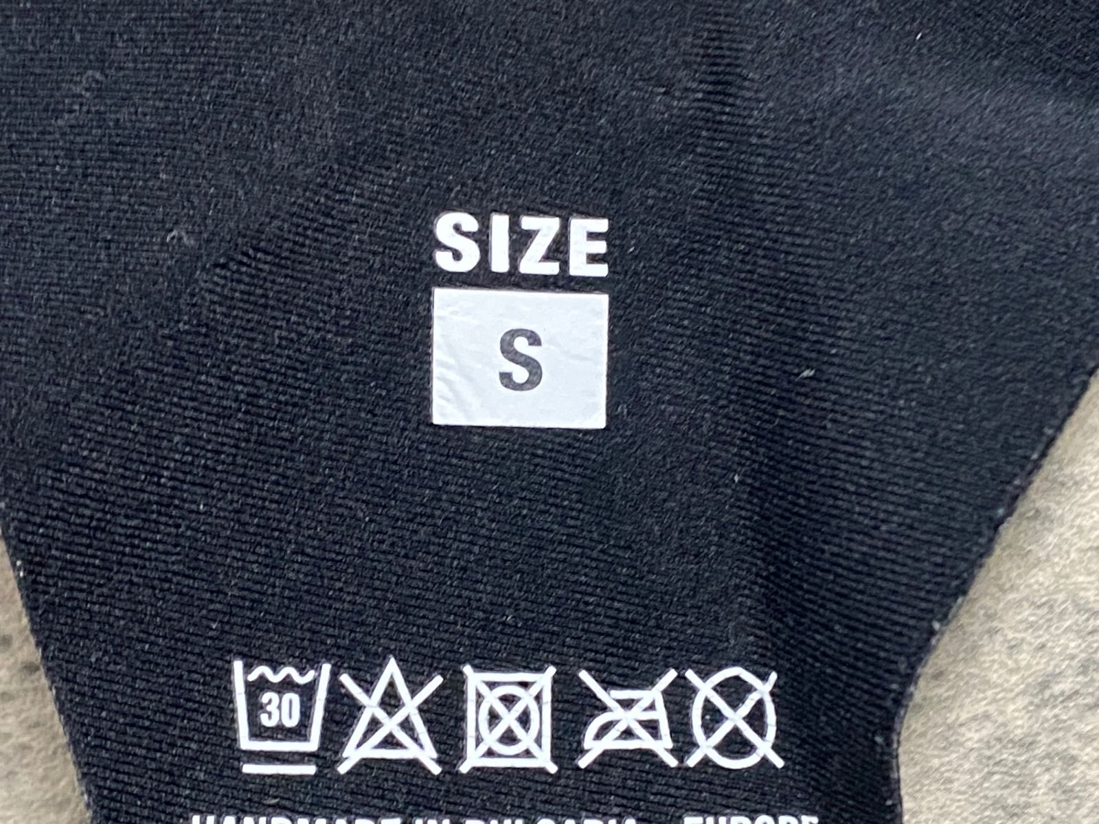黒 S
