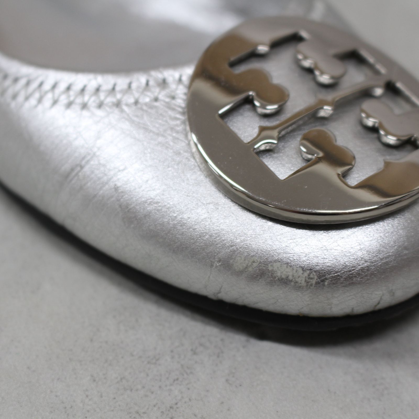 Tory Burch トリーバーチ シルバー フラットシューズ バレエシューズ バレエ、フラットシューズ | トリーバーチ公式オンラインストア