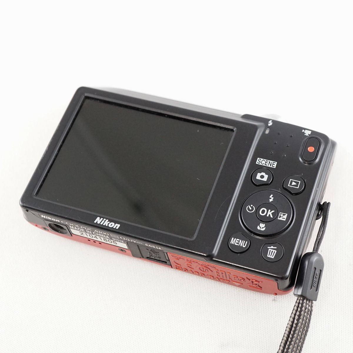 Nikon COOLPIX A100 USED美品 デジタルカメラ 本体+バッテリー 2005万