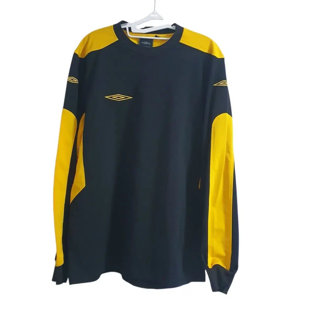 【年代もの】【UK Spirits】美品 UMBRO 長袖トレーニングウェア すべての商品のアンブロ umbro HERITAGE 長袖クルーシャツ