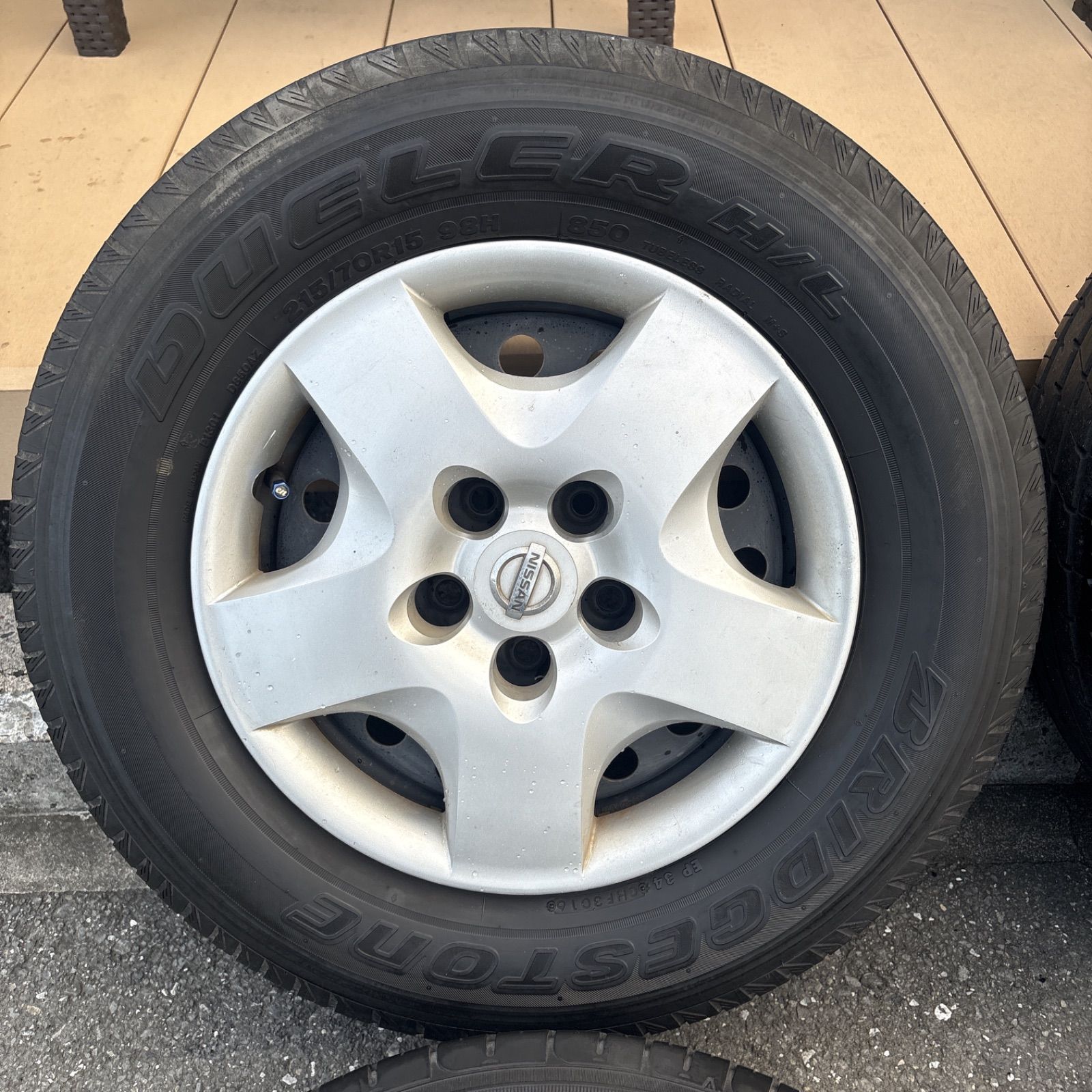 エクストレイル 純正ホイールタイヤセット 215 70R15 ホイールキャップ付き