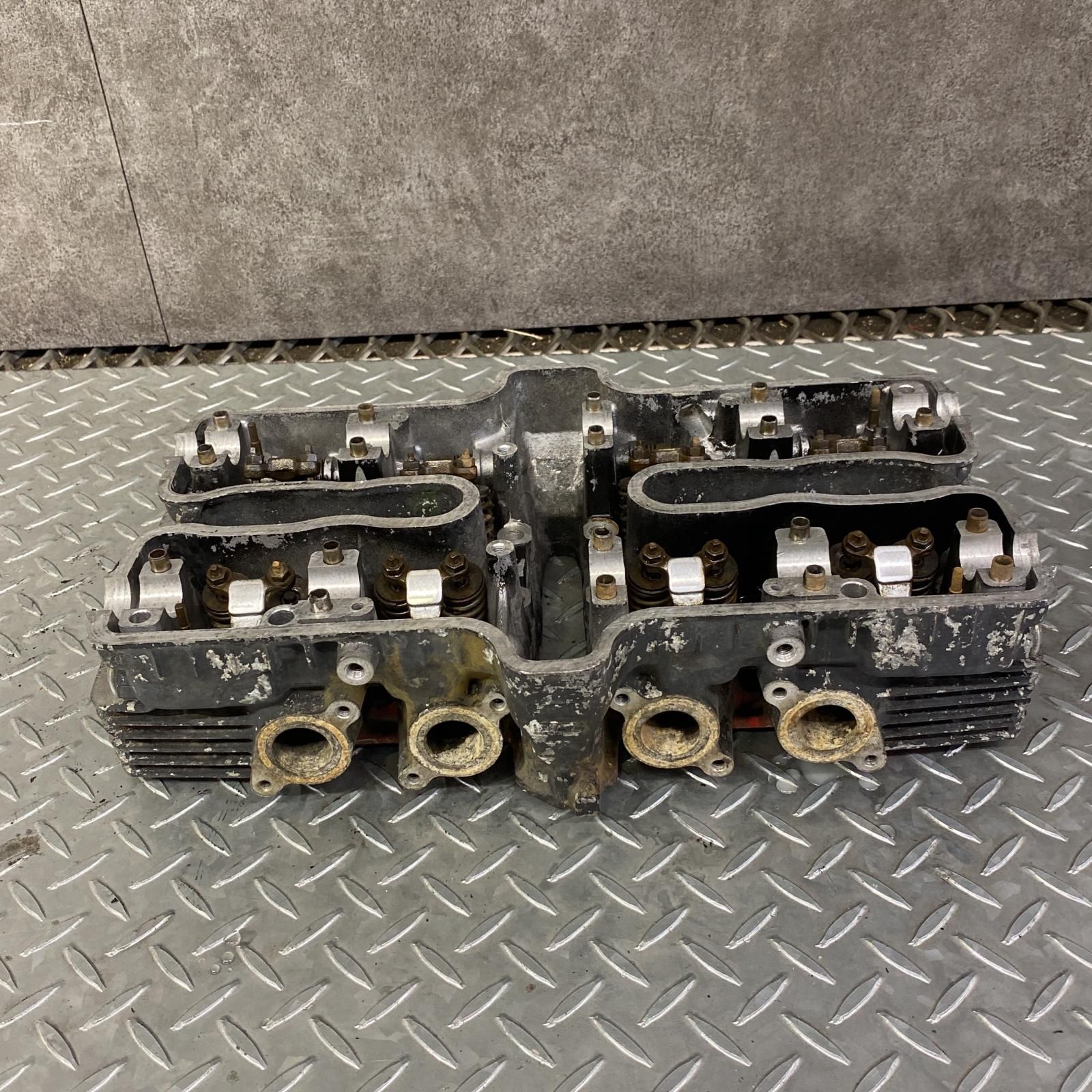 HONDA CBX400F シリンダーヘッド ホンダ HONDA CBX400F シリンダー