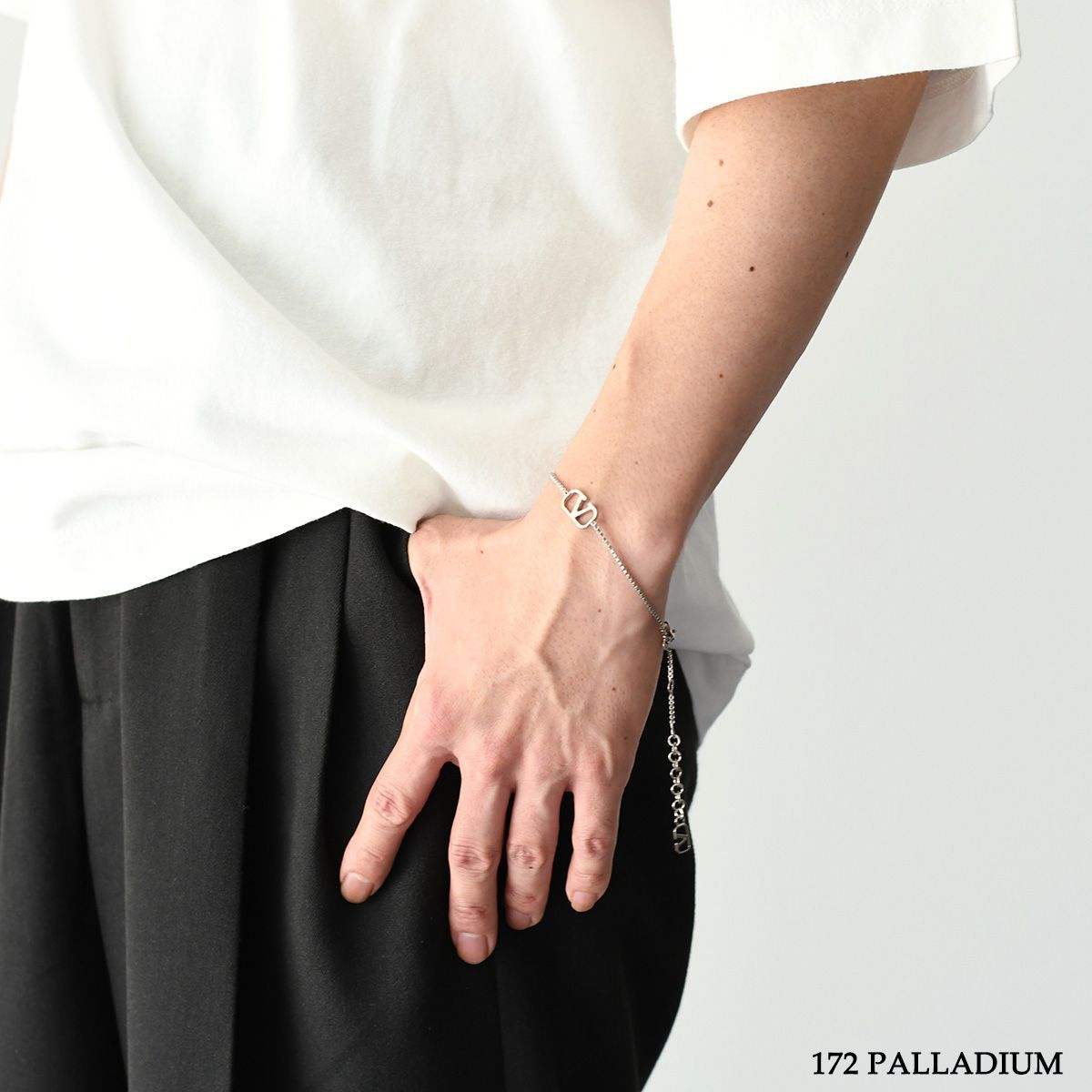 VALENTINO バレンチノ ヴァレンティノ アクセサリー Vロゴ