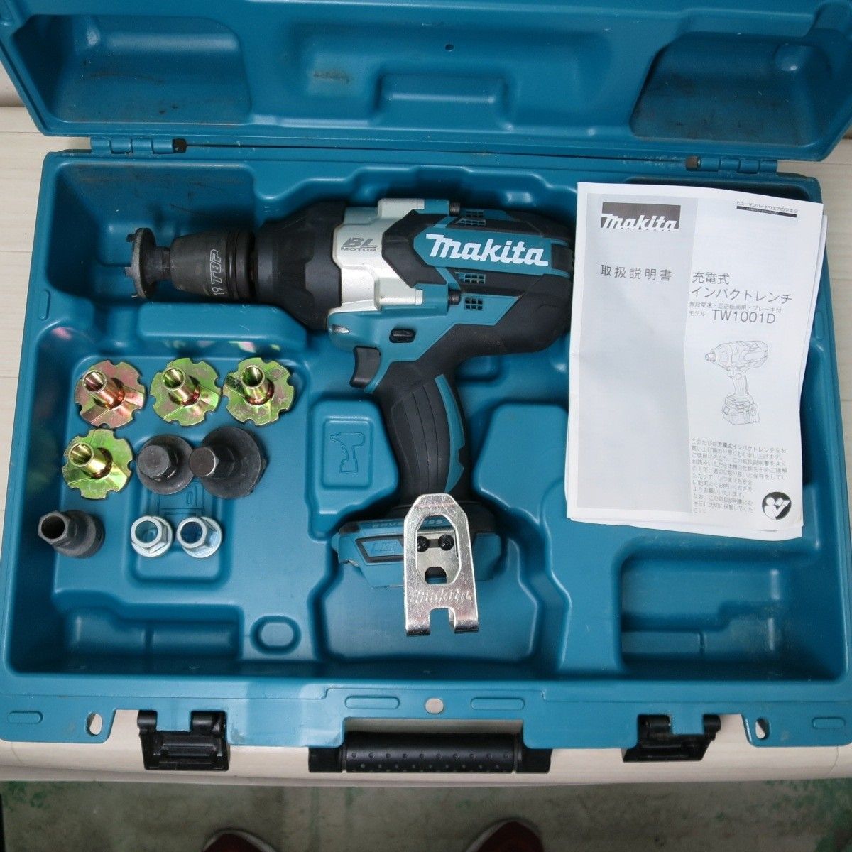 アタッチメント複数付属 マキタ 充電式 インパクトレンチ TW1001D 電動 工具 18V makita 本体のみ