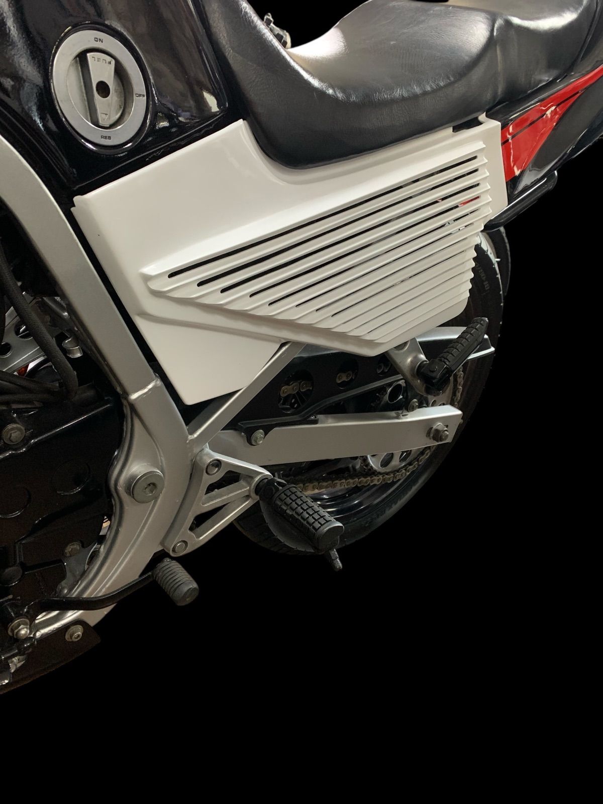 ◇◇CBR400F アルフィンタイプ サイドカバー FRP製 高強度◇◇ - メルカリ
