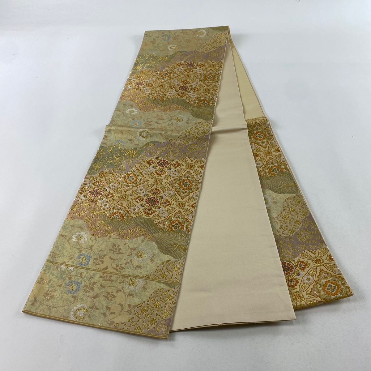 連休Sale! 夏物 正絹唐織 六通柄袋帯 刺繍のような四季の草花 金銀糸 美品 袋帯 美品 秀品 関西仕立て 華文 花唐草 刺繍 金糸 金色 六通