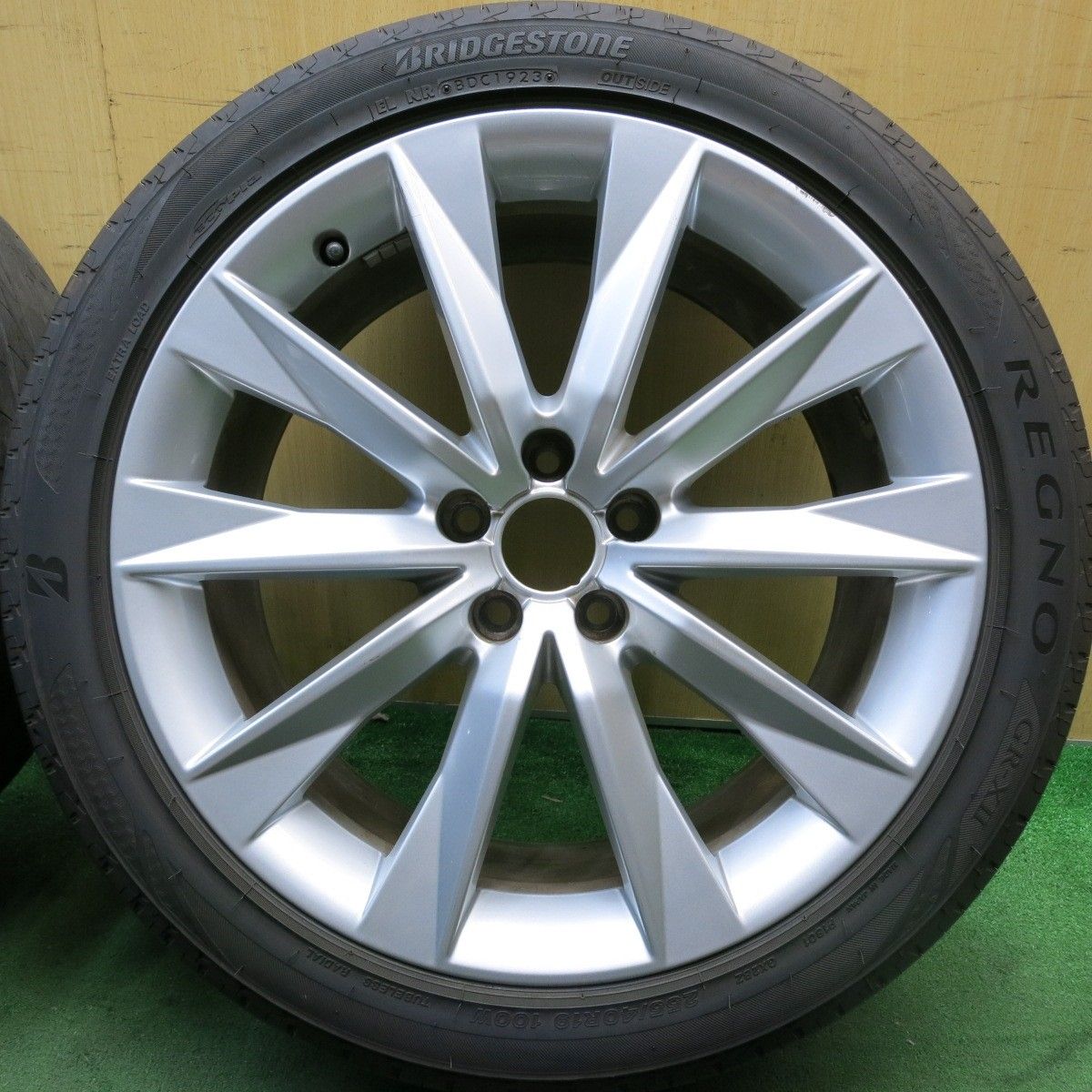 バリ溝 23年 9.5分 アウディ A7 純正 255 40R19 ブリヂストン レグノ GR-X2 19インチ PCD112 5H 5100402HAノ