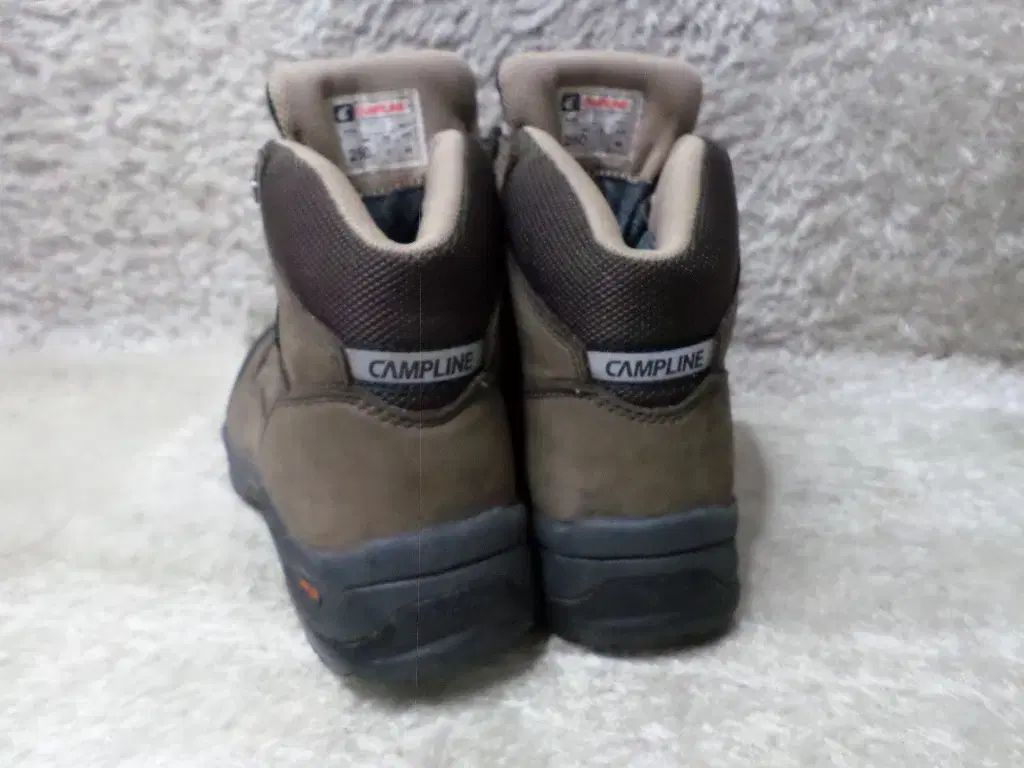 トレッキングシューズ
