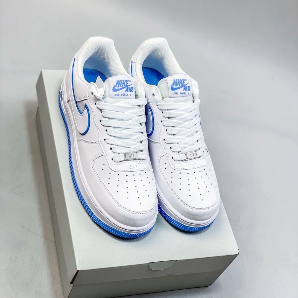 ナイキ  Nike Air Force 1 Low 