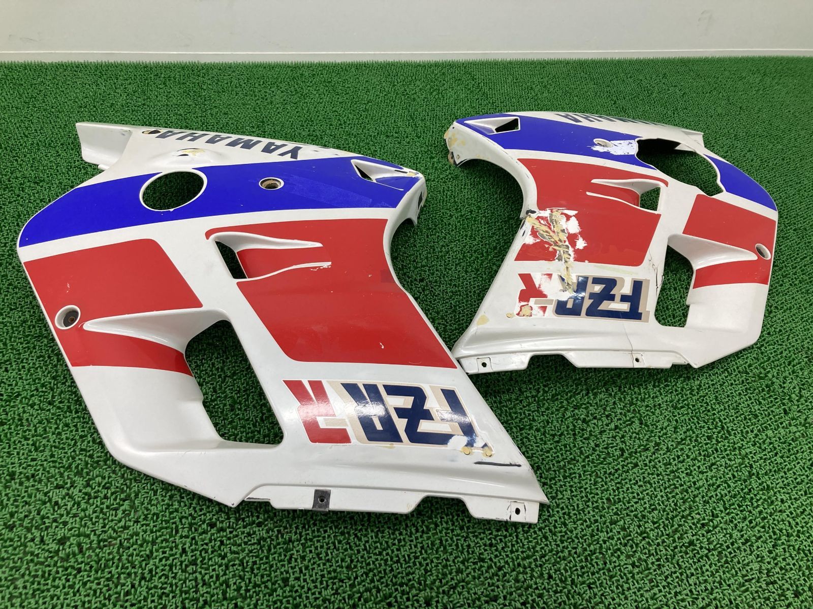 FZR250R サイドカウル 左右 3LN ヤマハ 純正 中古 バイク 部品 初期型
