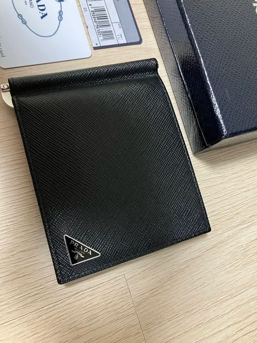 PRADA マネークリップ ブラック マネークリップ付サフィアーノレザー