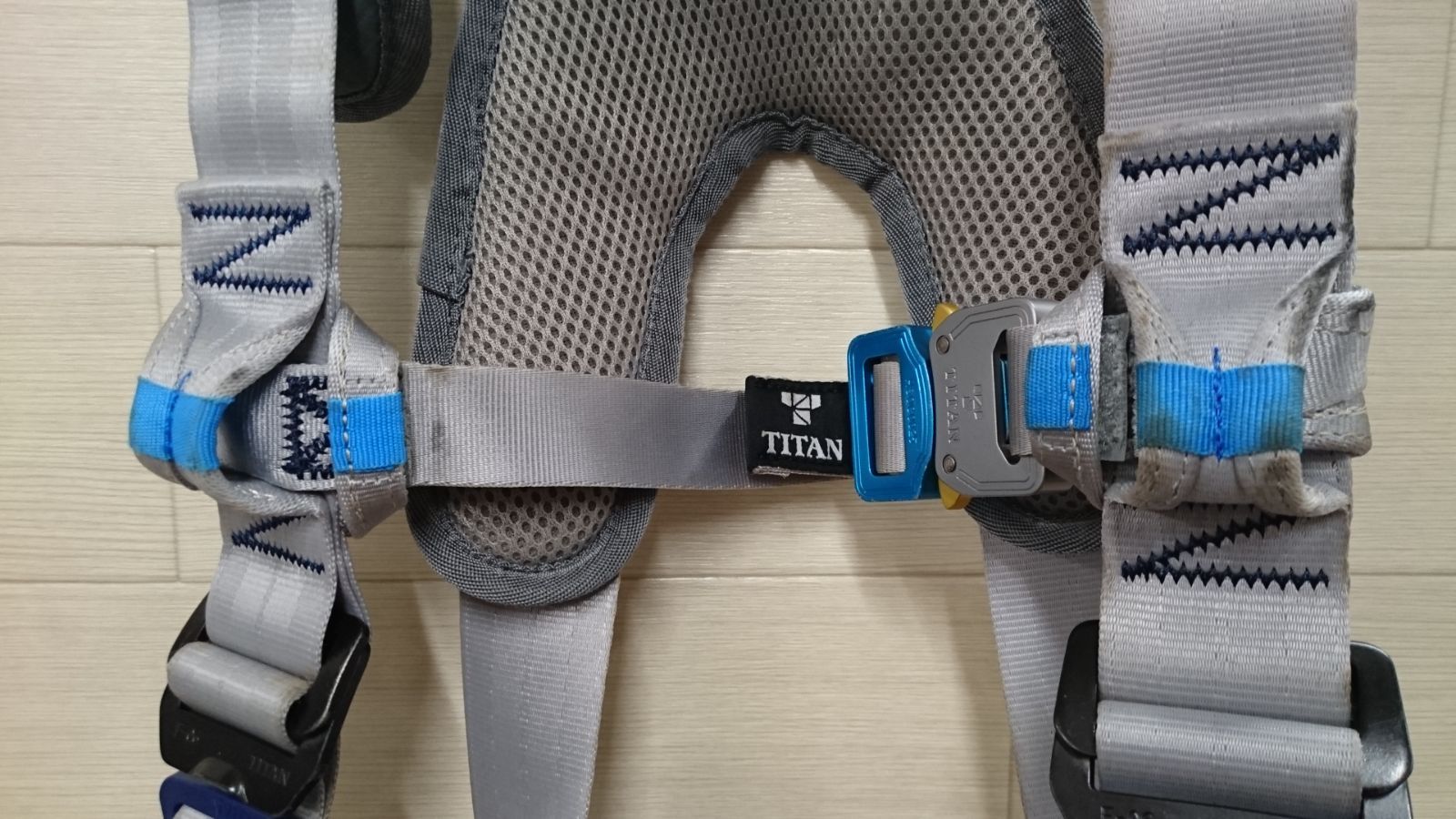 【専用】タイタン様 TITAN タイタン フル ハーネス X型 Mサイズ シルバー - メルカリ