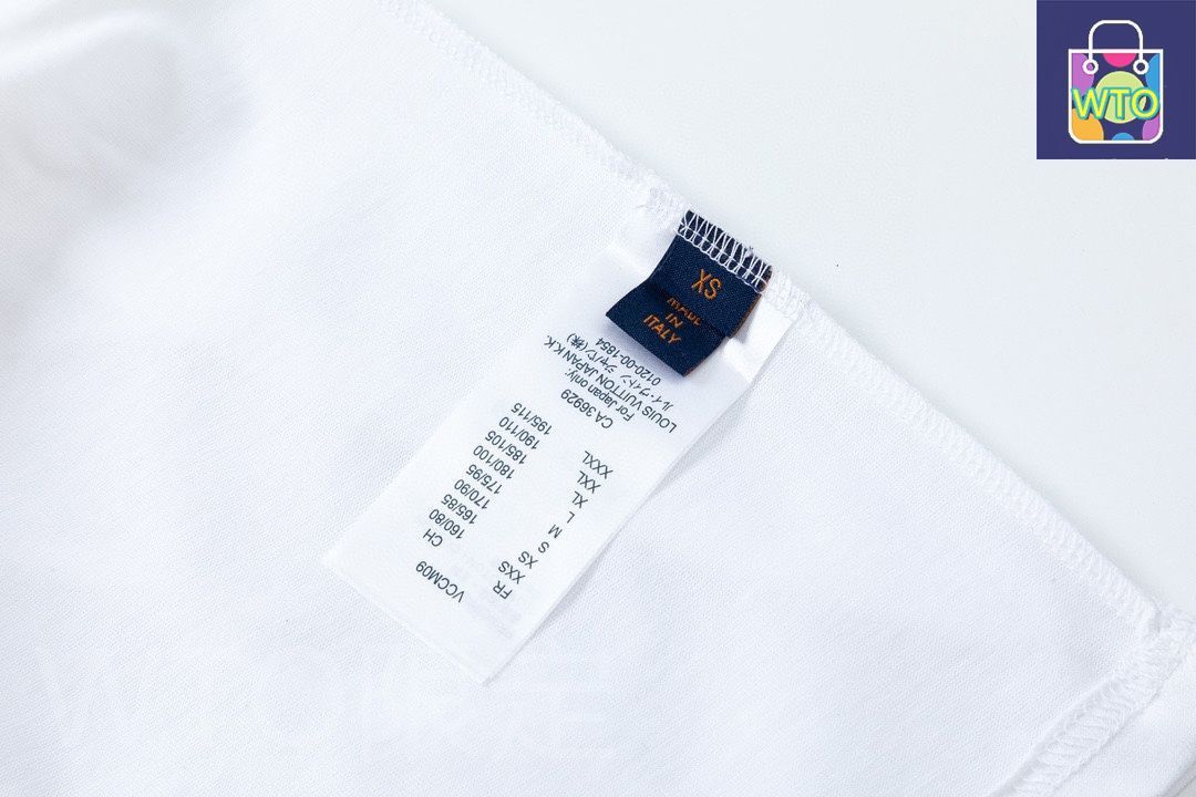 ロゴプリントTシャツ