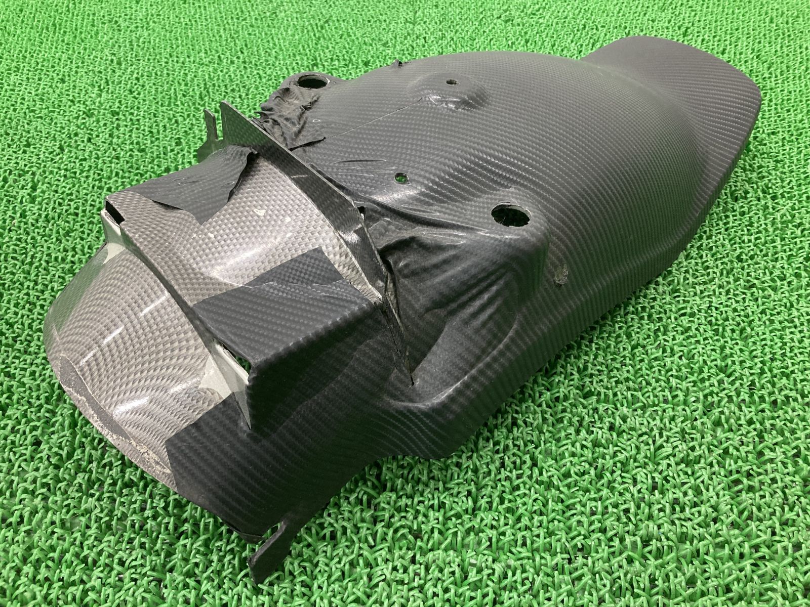 v max 純正カーボン調リアフェンダー V-MAX リアフェンダー ヤマハ 純正 中古 バイク 部品 VMAX1200