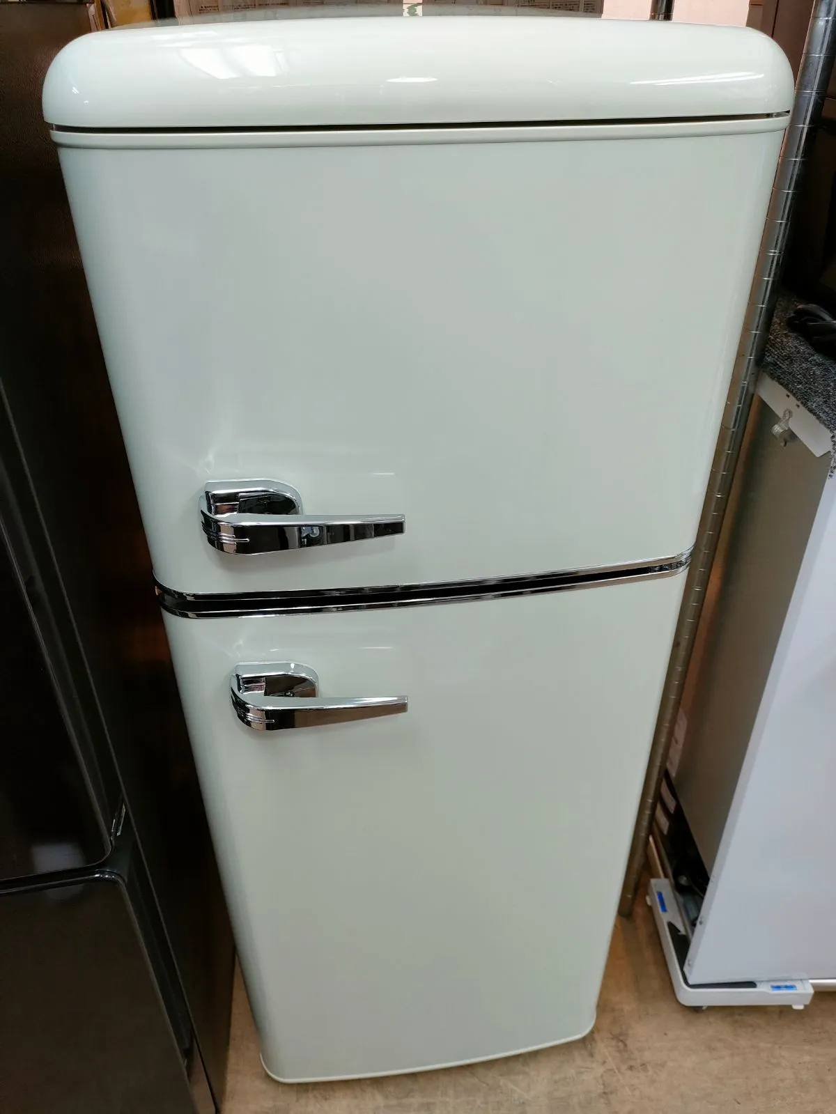 104取付無料！アイリスオーヤマ おしゃれホワイトインテリアワンドア冷蔵庫！ 104取付無料！アイリスオーヤマ おしゃれホワイトインテリアワンドア