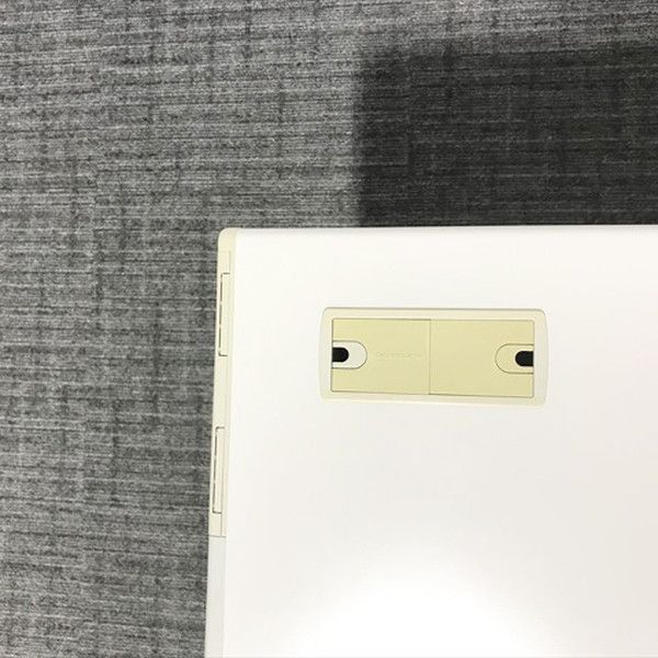 オカムラ グレー