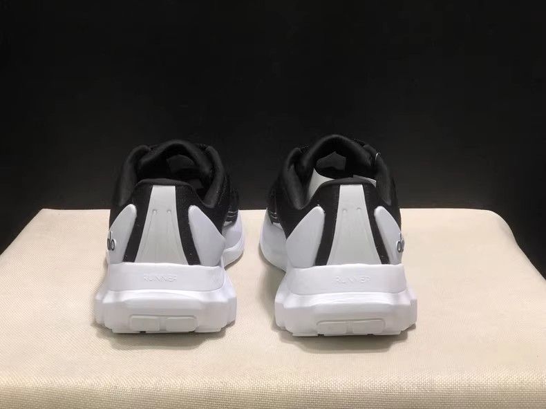 新品未使用】ALO Yoga Alo Runner アローヨガ アローランナー
