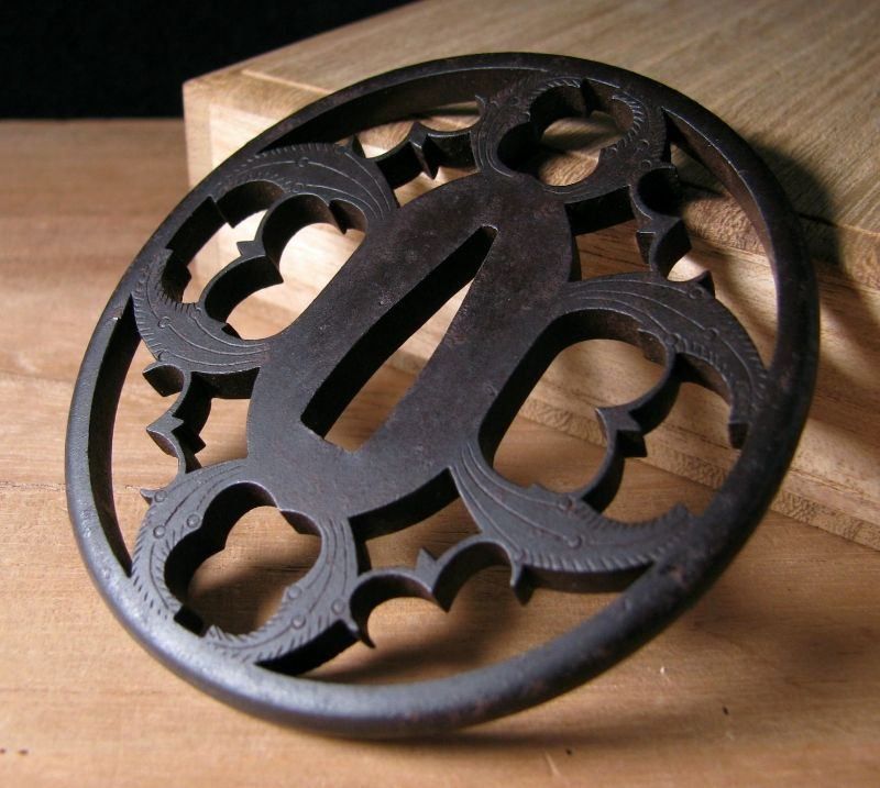 時代武具 鉄地透かし鍔 ※良い鉄味です 桐箱付 江戸時代/