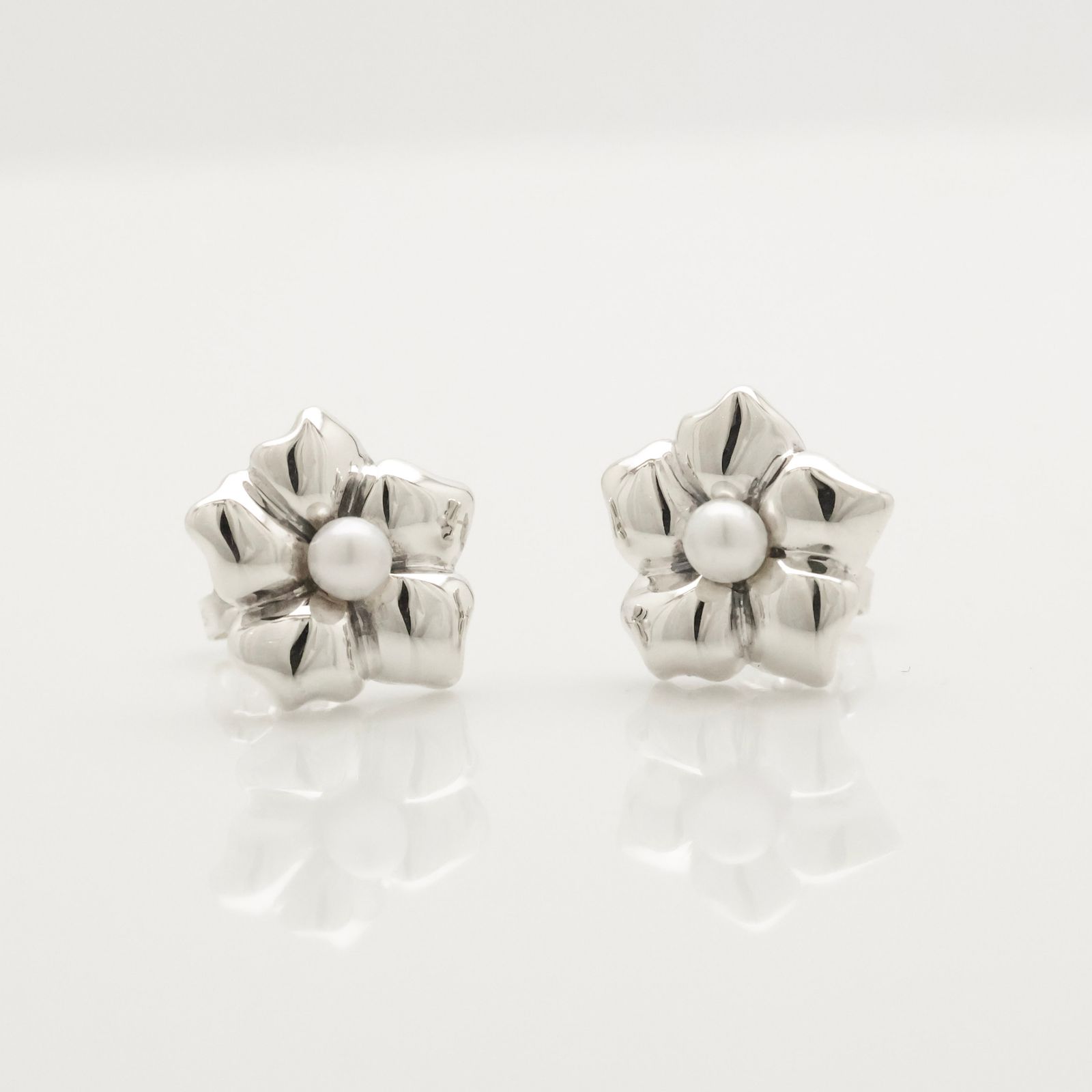 ティファニー TIFFANY&Co. フラワー パール　ピアス AG925 美品】ティファニー TIFFANY&Co. フラワー パール ピアス AG925