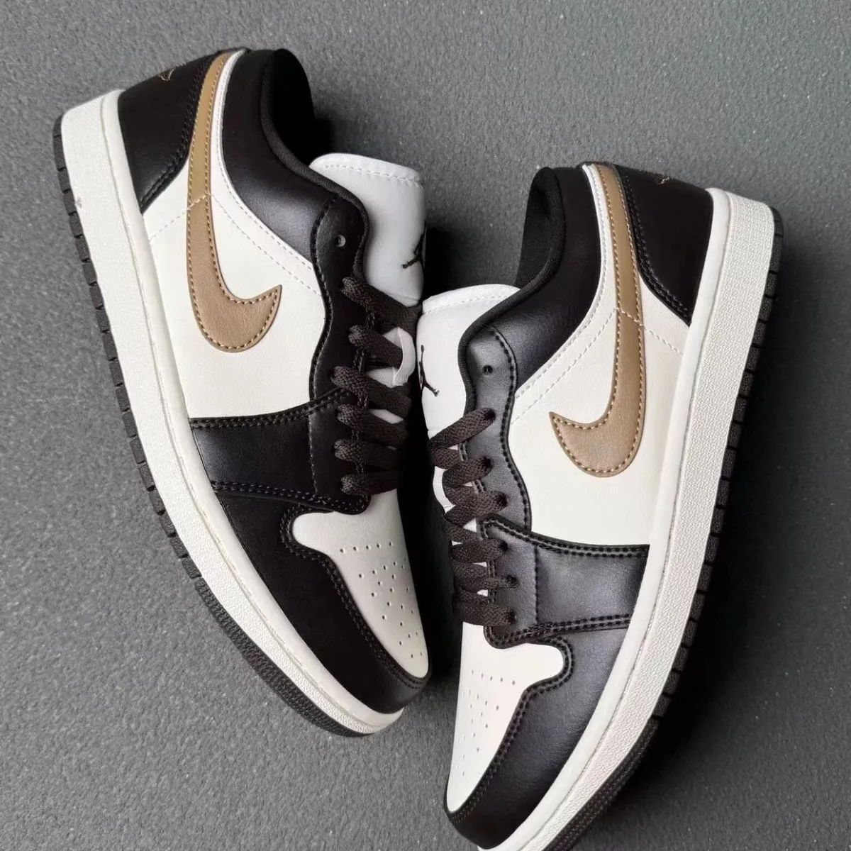 NIKE WMNS AIR JORDAN 1 LOW エア ジョーダン 1