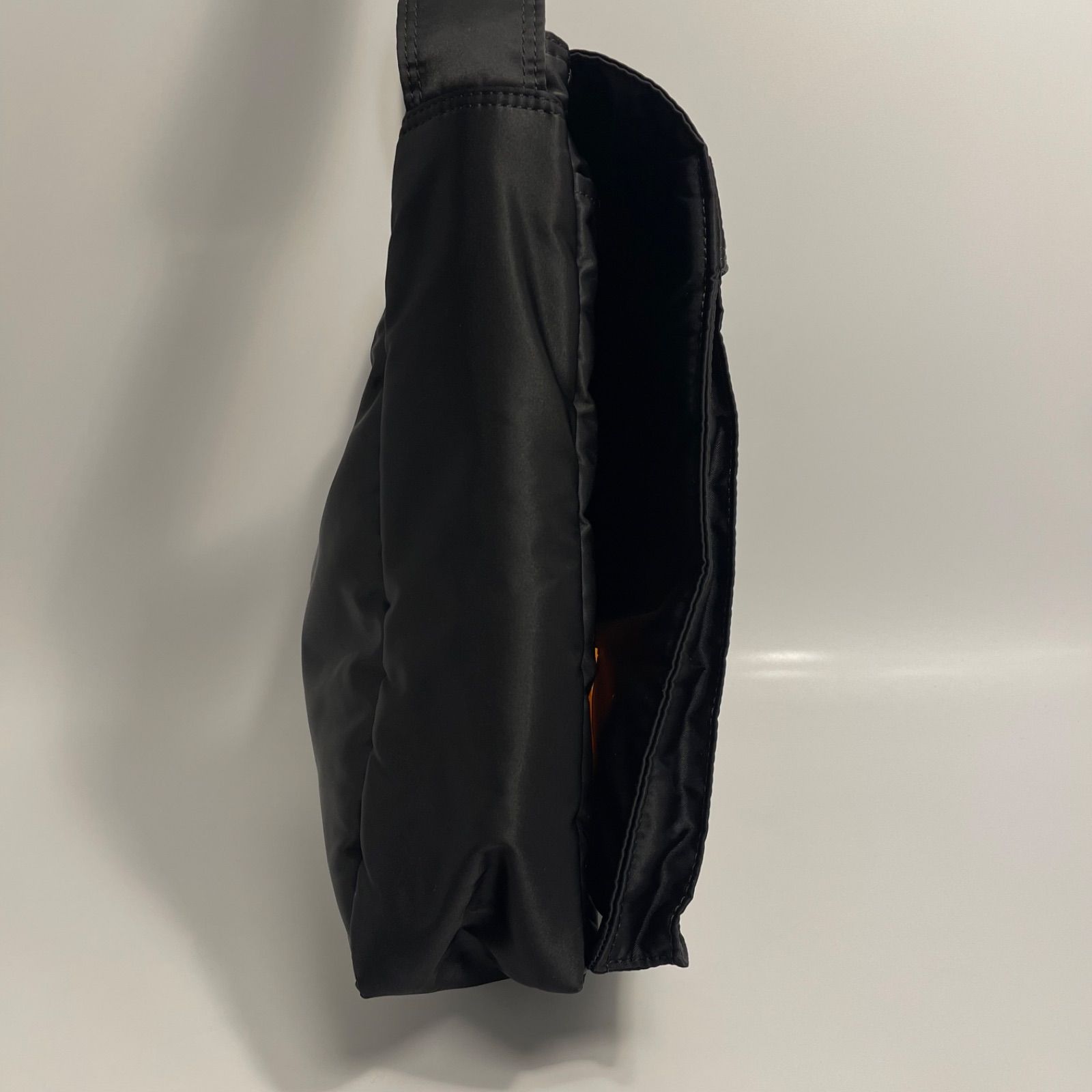 ポーター　タンカー　ブラック　メッセンジャーバッグ　極美品　縦型ショルダー 極美品 ポーター タンカー 縦型 ショルダー メッセンジャー