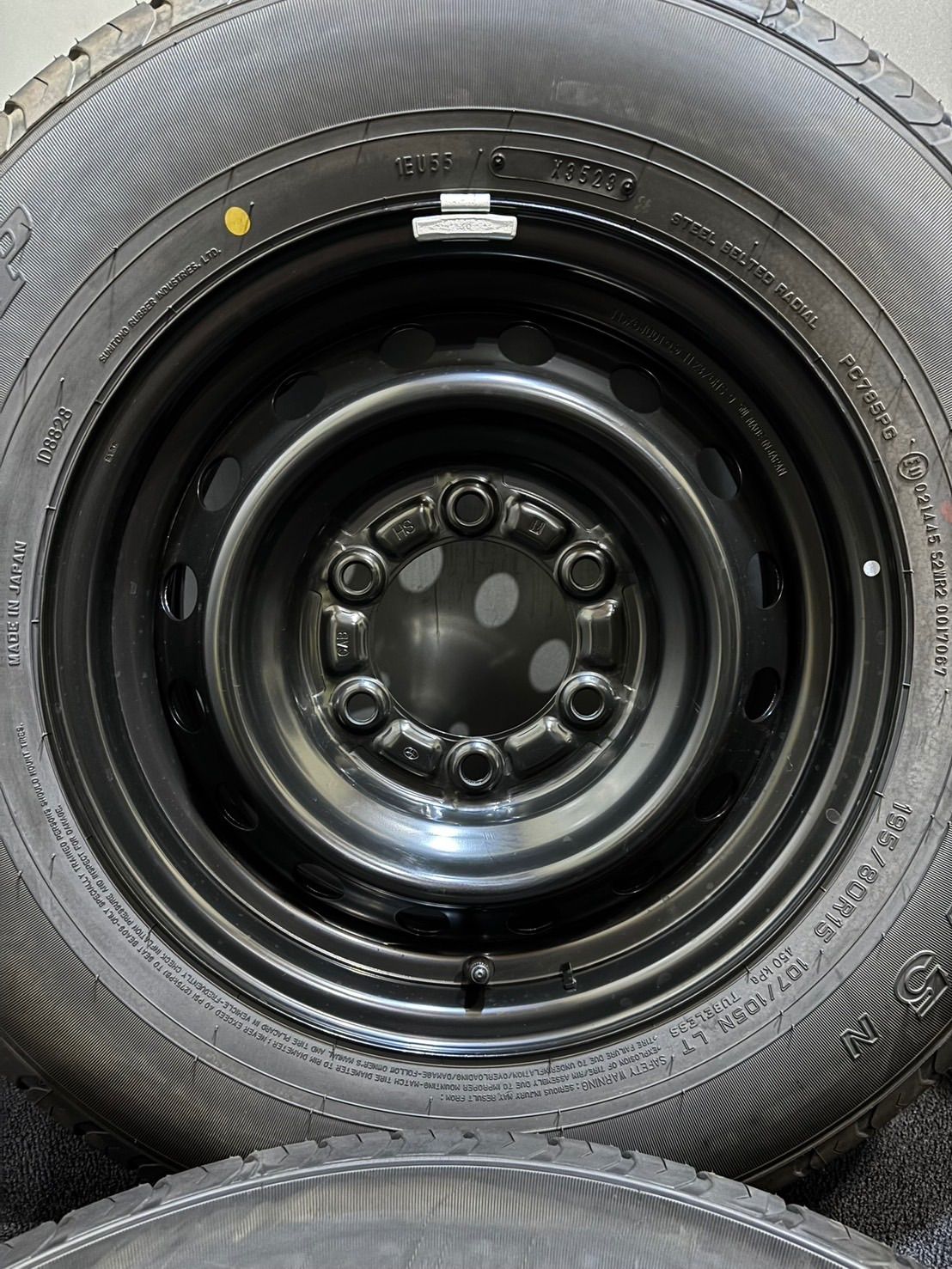 新車外し品 195 80R15 107 105N LT DUNLOP SP175N 23年製 トヨタ 200系 ハイエース 純正 スチール 15インチ 6J 35 139.7 6H 夏タイヤ 4本 1-K284