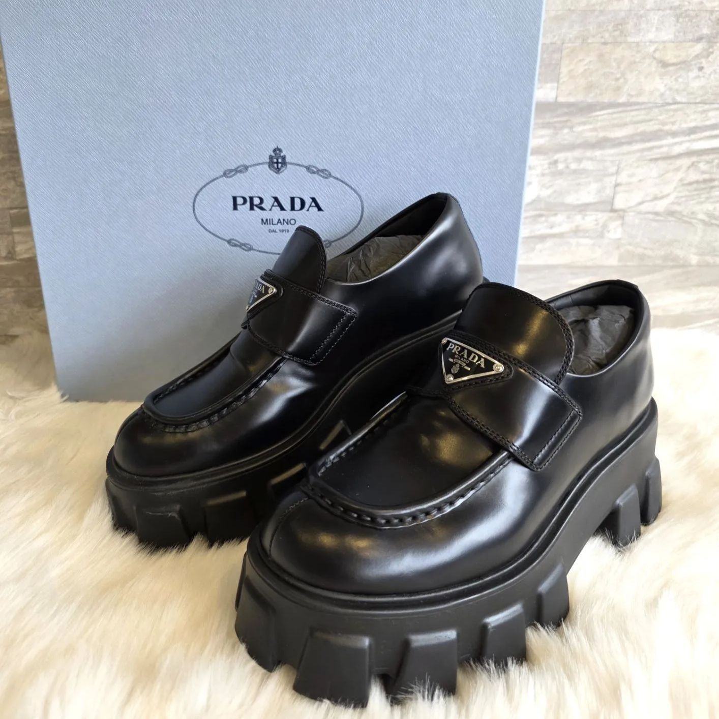 ☆美品！ PRADA(プラダ) モノリス ブラッシュドレザー
