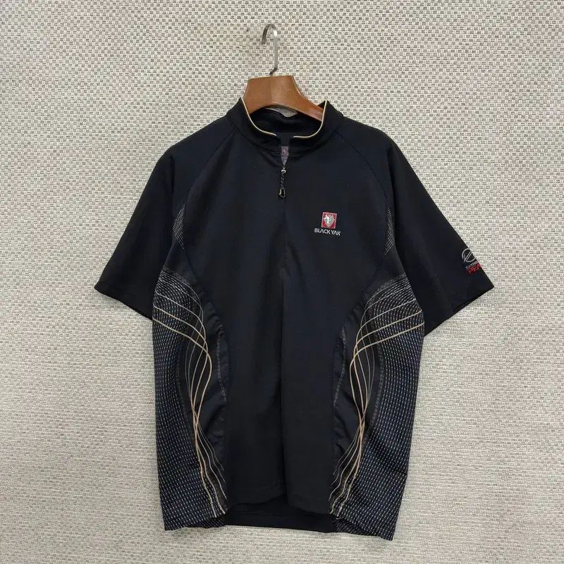 韓国発★新品 BLACK YAK ブラックヤク スポーツウェア トップス M BLACK YAK(ブラックヤク) 登山 アウトドア 機能性 ハーフジップ