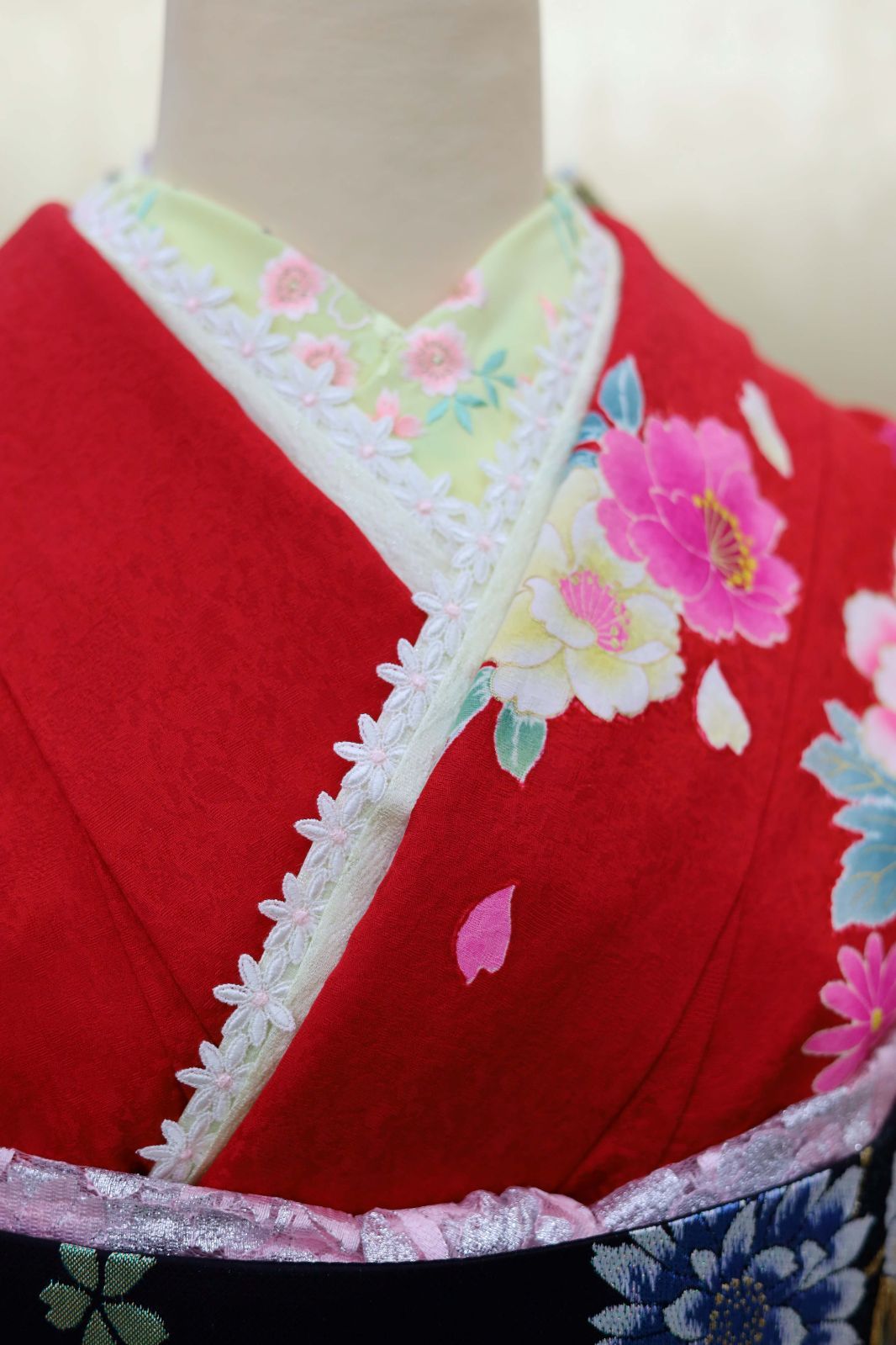 【美品　正絹お振袖　7点フルセット　M～Lサイズ　赤　洋花】 美品 正絹振袖7点セット【赤×花熨斗柄】MLサイズ - メルカリ