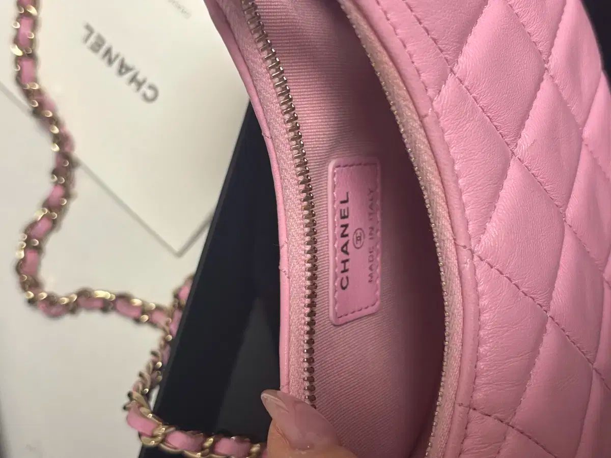 大人フェミニン♡【CHANEL】ホーボーバッグ ベロア ピンク 大人フェミニン♡【CHANEL】ホーボーバッグ ベロア ピンク
