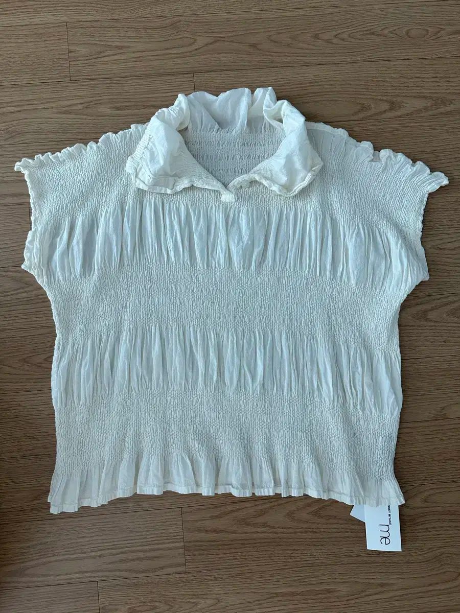 イッセイミヤケme☆白トップス ISSEY MIYAKE(イッセイミヤケ) me シュリンク カラトップ オフ