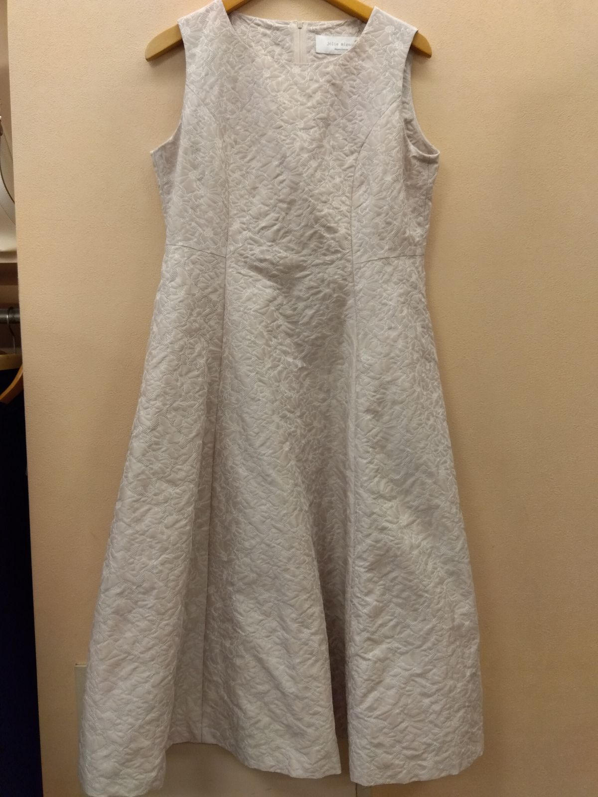 М11 ジョリーミニョン jolie mignon リボンブローチ付き ジャガード 花柄 ワンピース