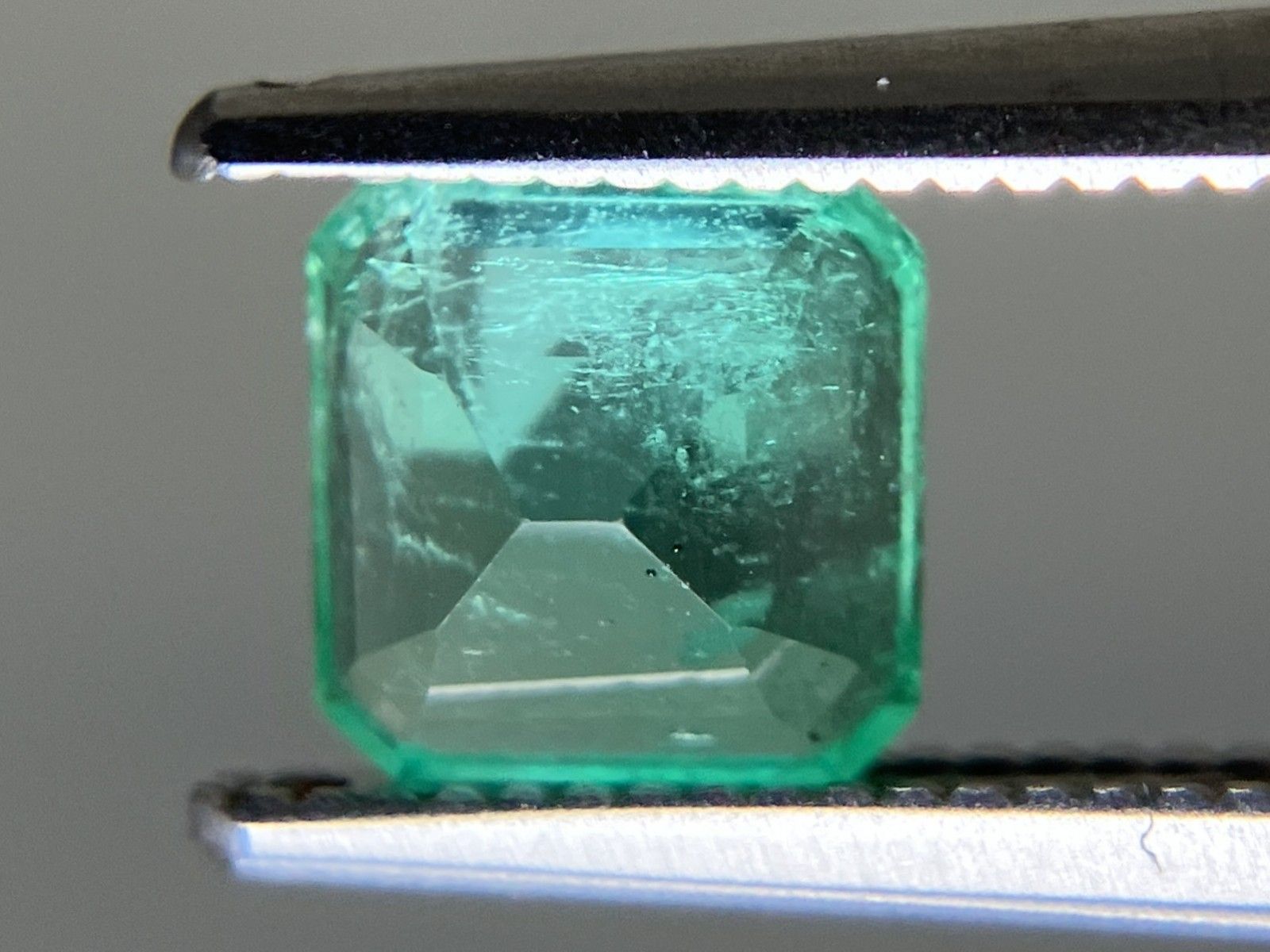 エメラルド 天然 0.804ct 中央宝石ソーティング付き 5.81㎜×5.80㎜×3.32㎜ ルース 裸石 6855YY USTAUSTRALIA_COM_AU