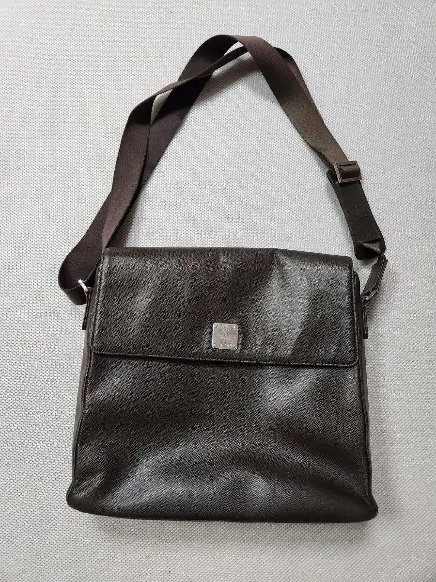 MCM PHENOMENONコラボ　メッセンジャーバッグ MCM PHENOMENONコラボ ショルダーバッグ レザー ブラック