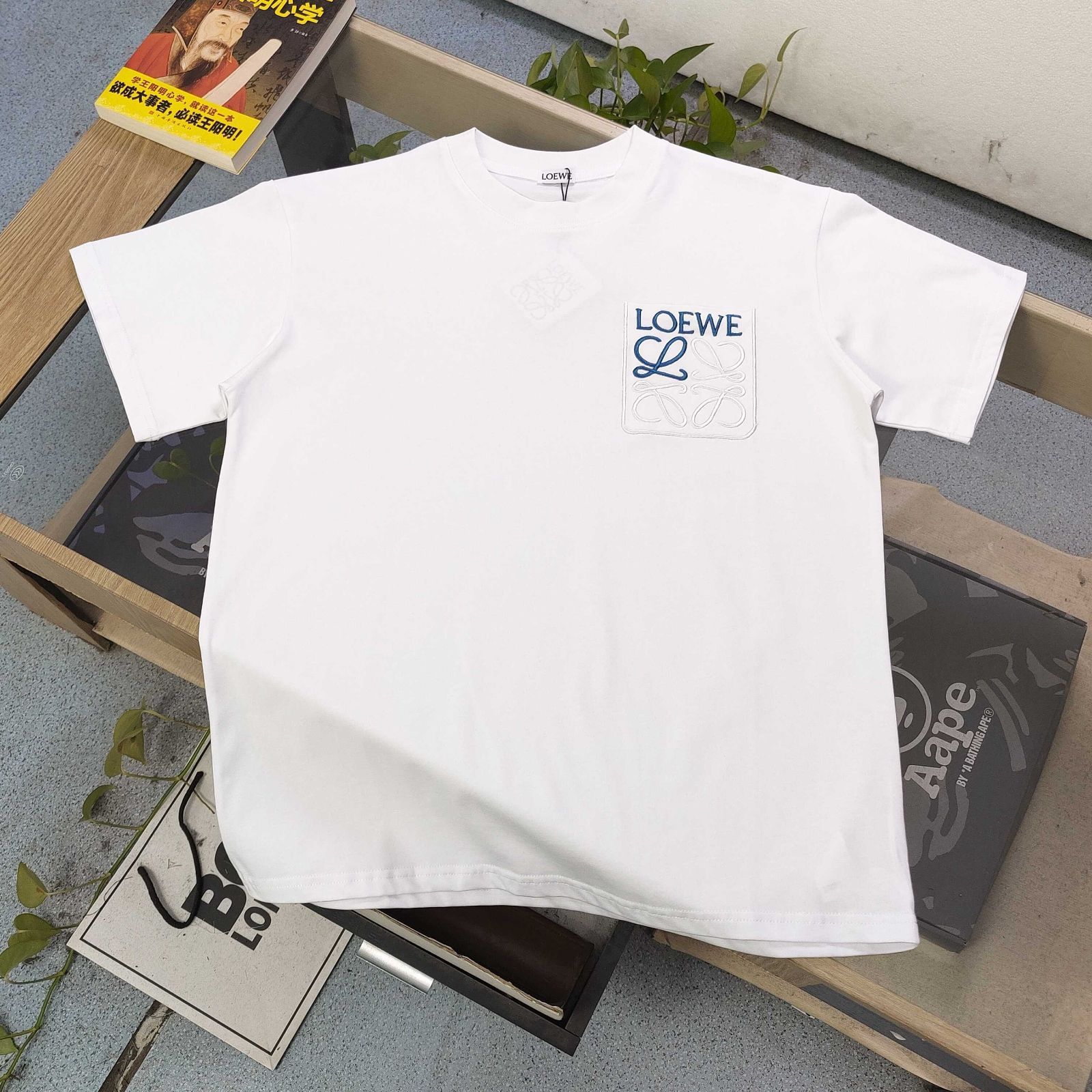 LOEWE ホワイト Tシャツ ロゴ刺繍 LOEWE ホワイト ロゴ刺繍 Tシャツ* LOEWE ホワイト Tシャツ ロゴ刺繍