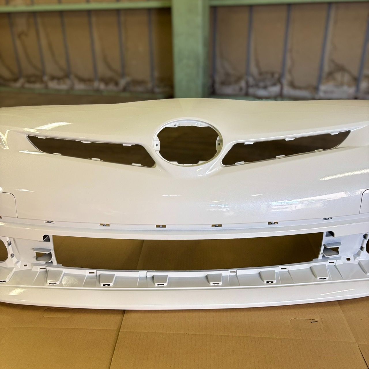 (95)30プリウス　社外前期フロントバンパー070 TOYOTA 30系プリウス/30プリウス後期 フロントバンパー/ホワイト（070