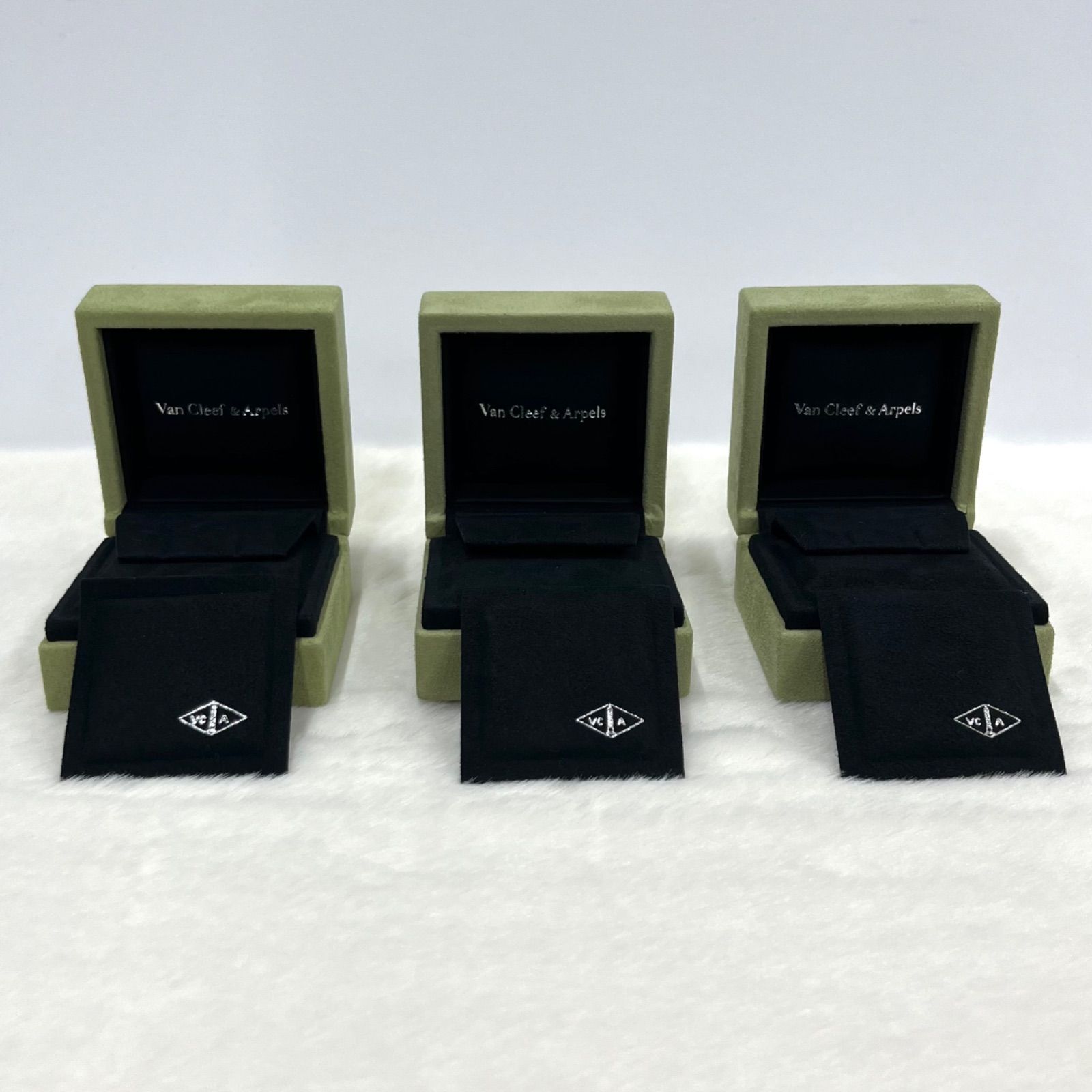 空箱3セット】ヴァンクリ ピアス 空箱 ケース - メルカリ