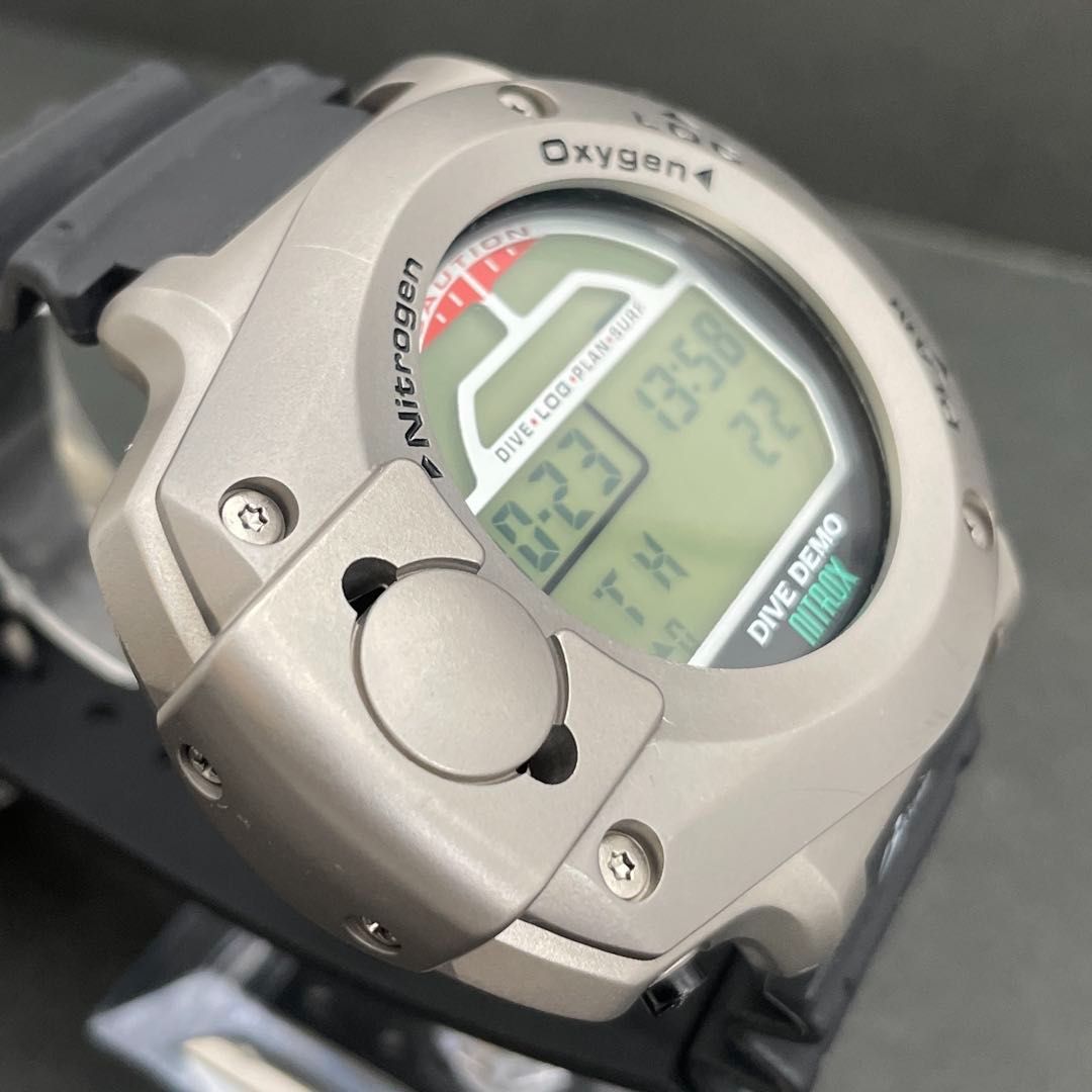ダイブコンピューター チタン