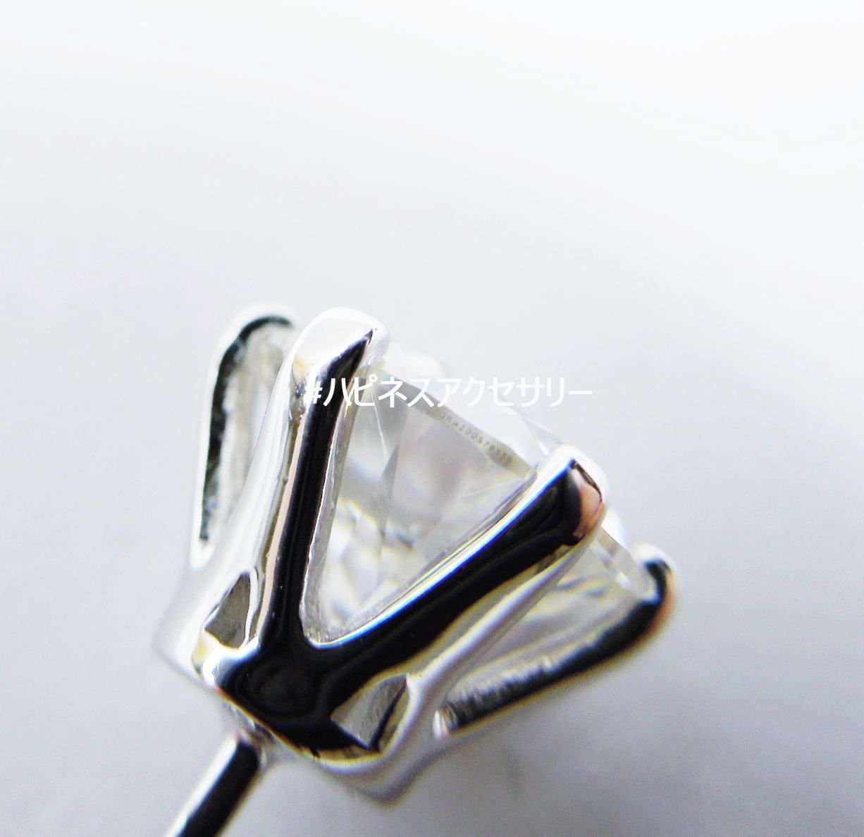 3EX 1ct 合計2ct モアサナイト 6爪 ペアピアス 1ct×2 3EX 1ct 合計2ct モアサナイト 6爪 ペアピアス 1ct×2 - メルカリ