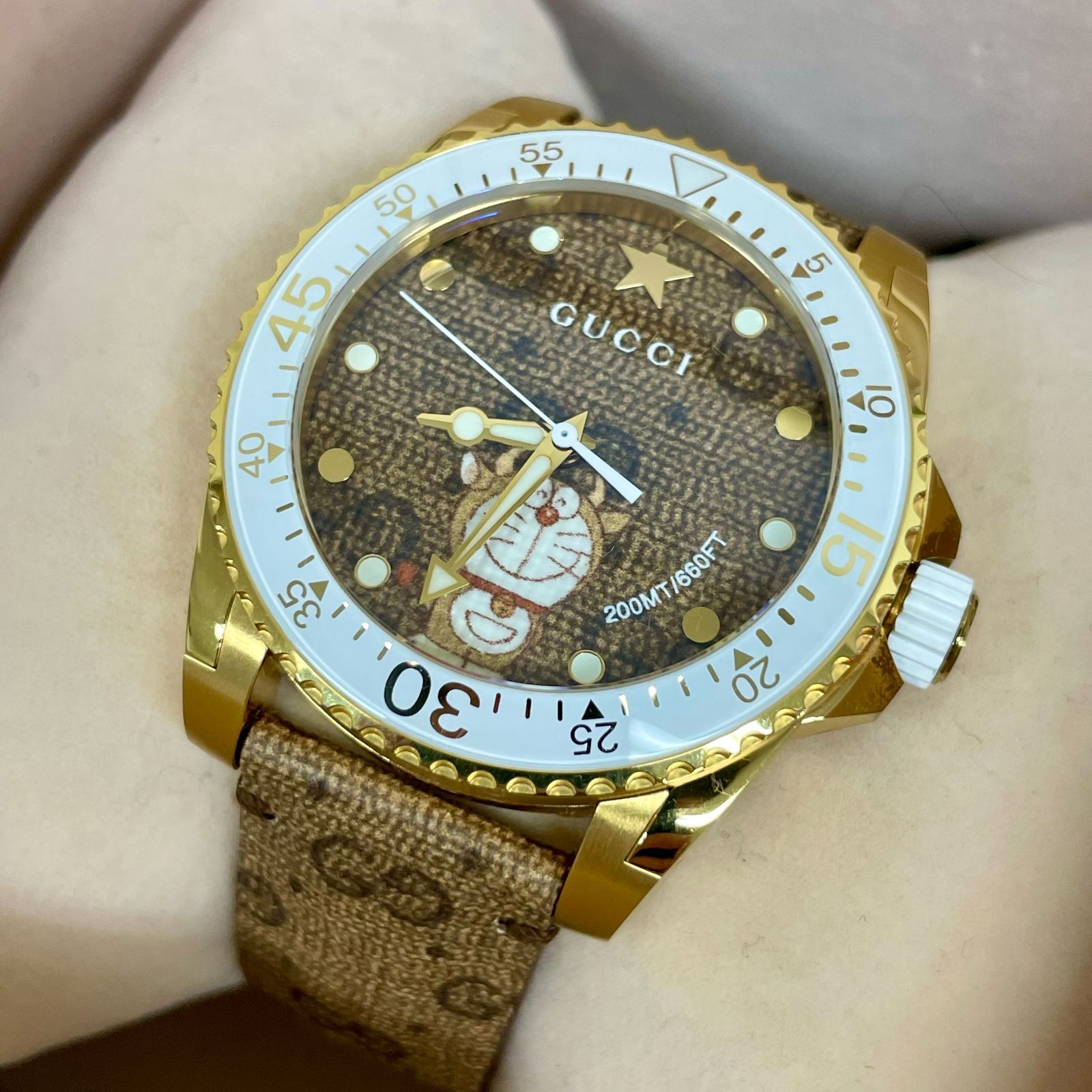 ▽GUCCI/グッチ ダイヴ 136.3 ドラえもん コラボ ダイバーズウォッチ 