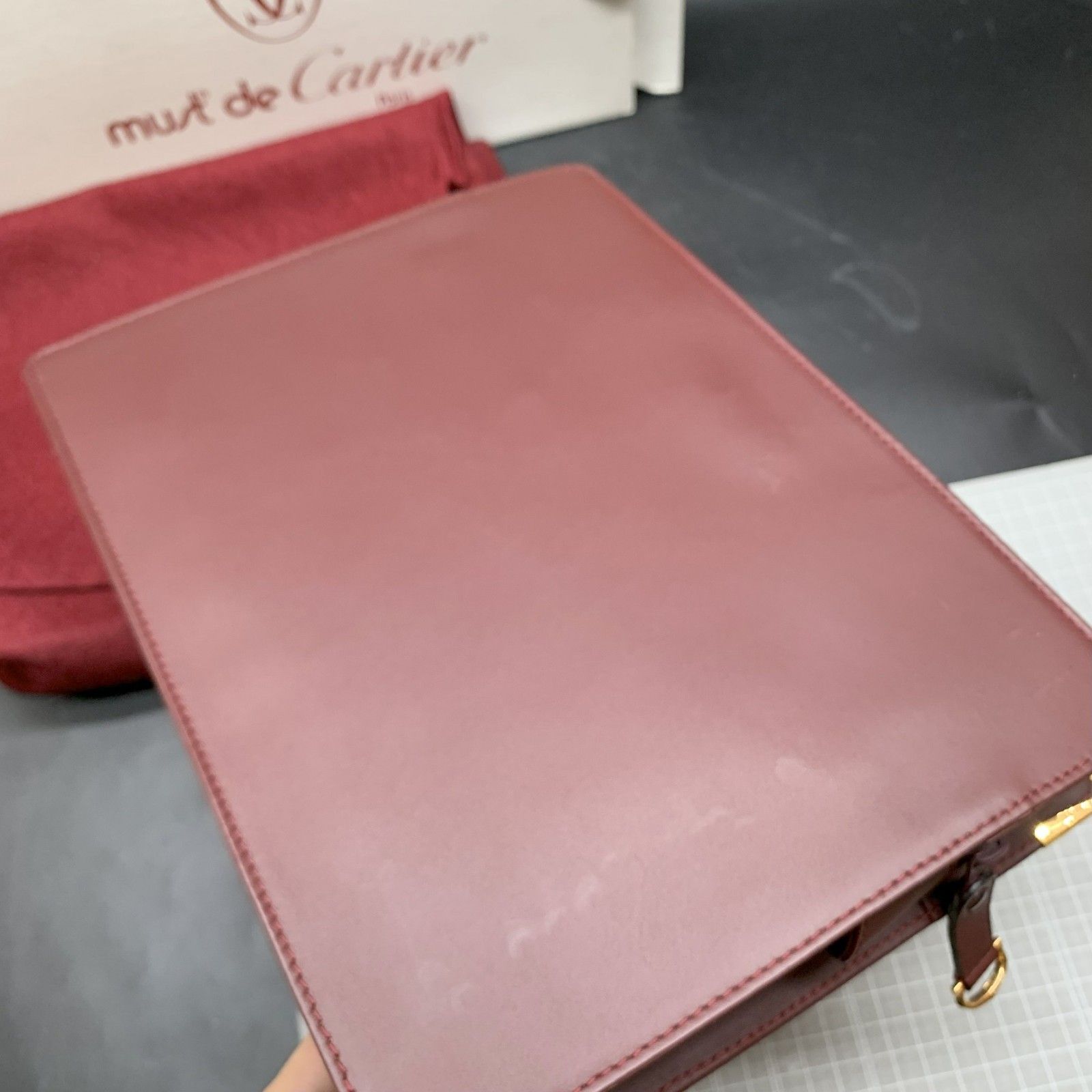 Z297Cartier マスト ドゥ カルティエ クラッチバッグ バッグ ボルドー 