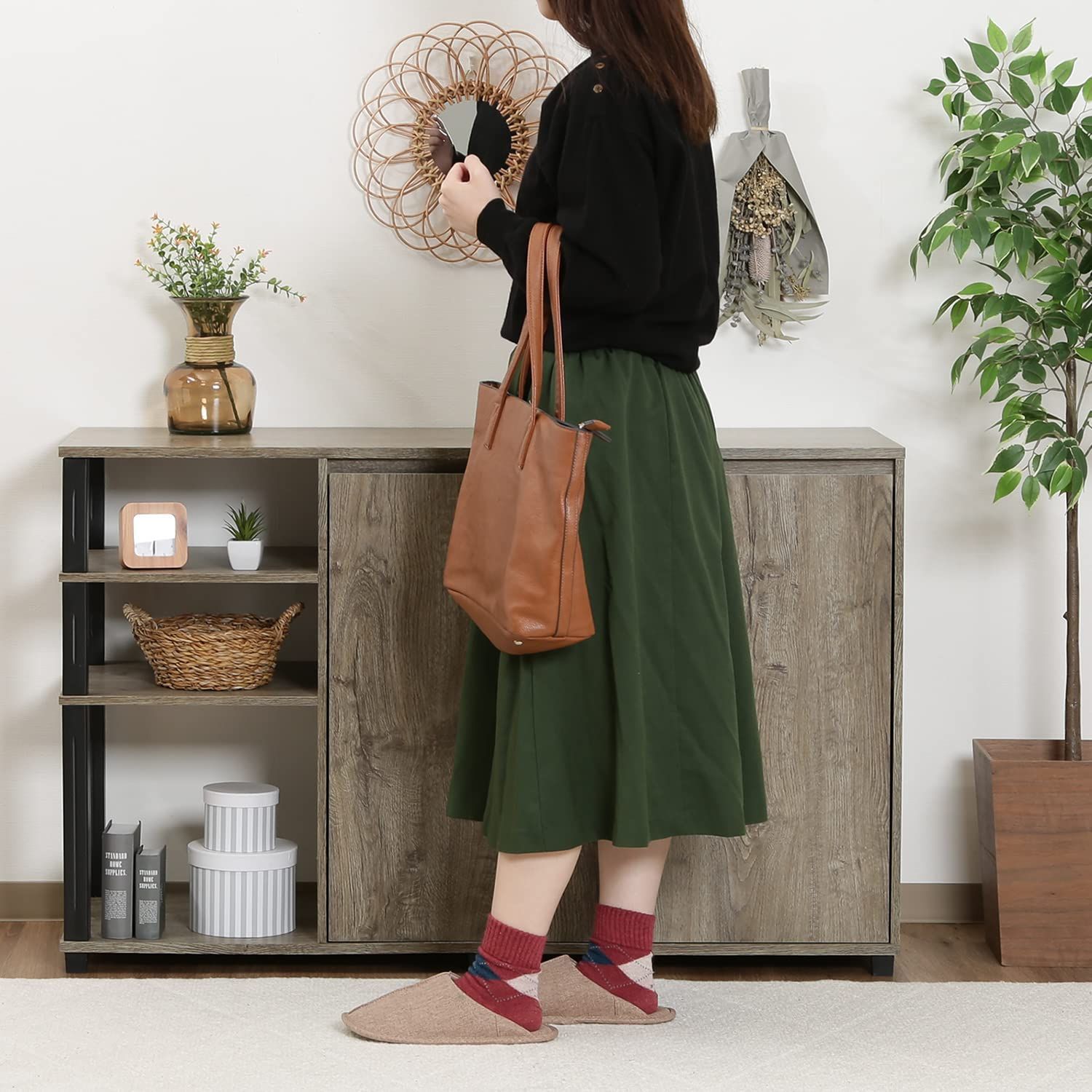 新着商品 FIT 組立簡単 70697 サイドチェスト キャビネット ブラック ナチュラル 大型 幅119×奥行39.5×高さ74.7㎝ サイドボード 不二貿易