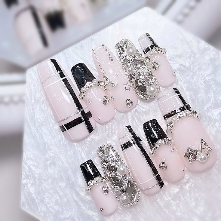 ネイルチップフルオーダー 可愛い オタ活  量産型 地雷 サブカル フレンチ ネイルチップ 推しネイル 地雷系 量産型 ばぁう 赤推し 推し活 オタ