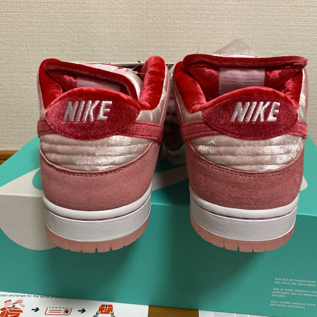 希少 新品 NIKE ナイキ ダンク バレンタイン ストレンジラブ - メルカリ