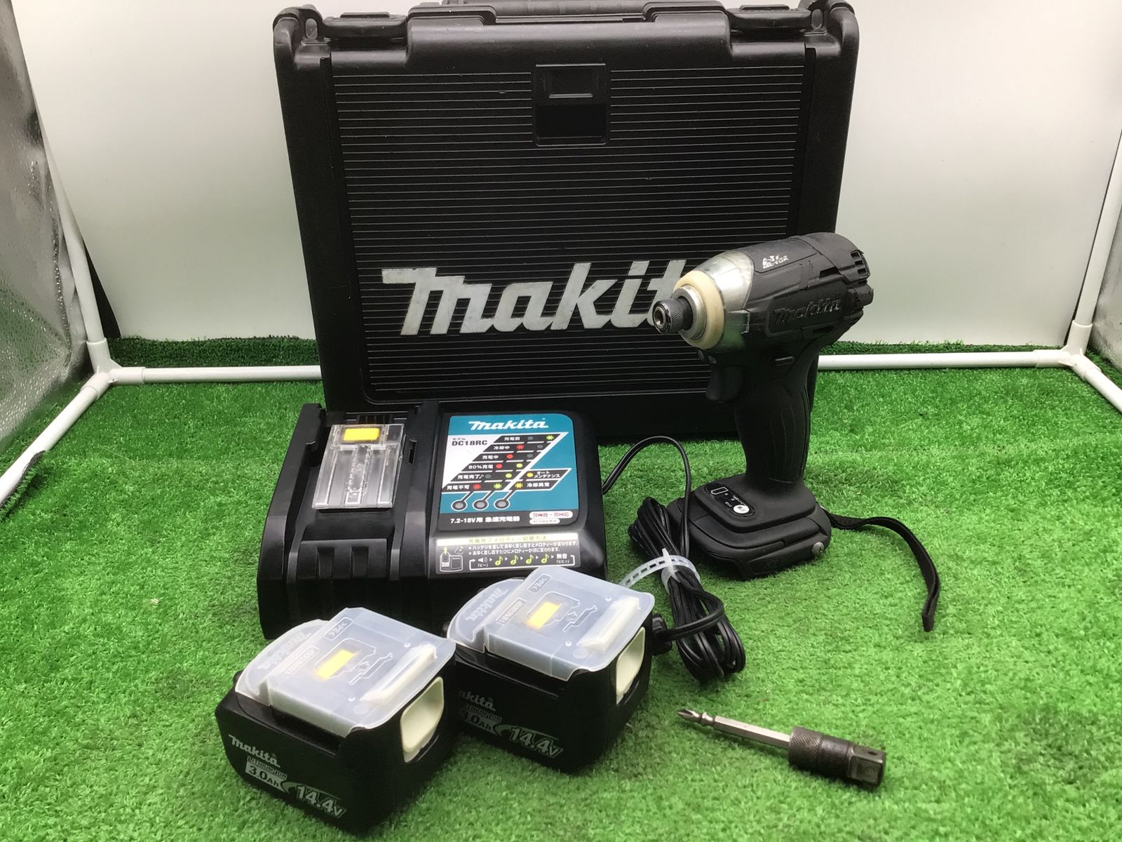 Makita/マキタ 充電式インパクトドライバ 14.4V 3.0Ah 黒 TD137DRFXB