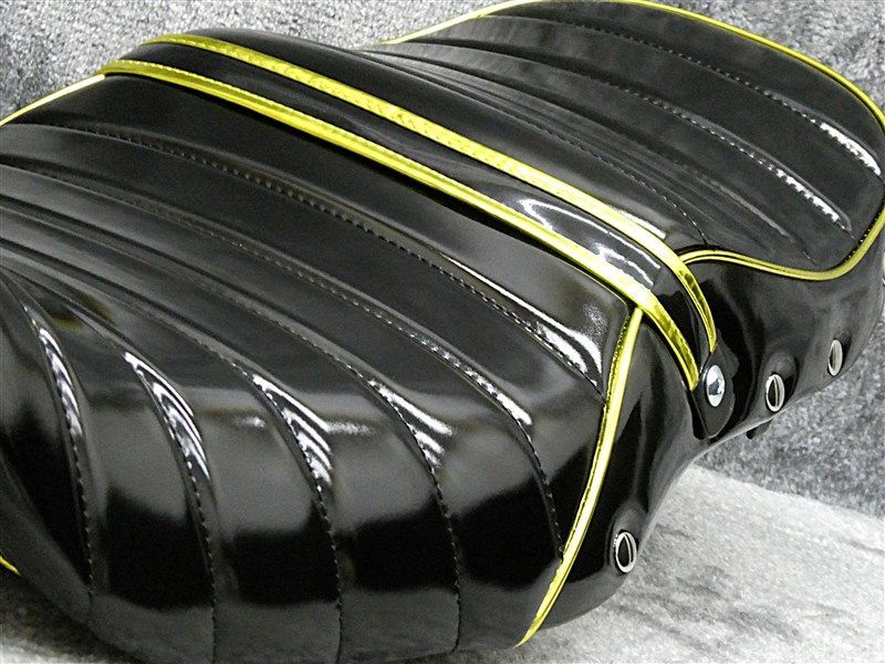 鋲打ち 黒金エナ