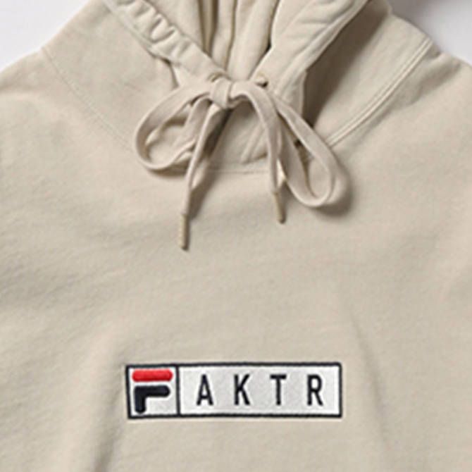 xFILA BOX LOGO SWEAT HOODIE SIZE-S - メルカリ