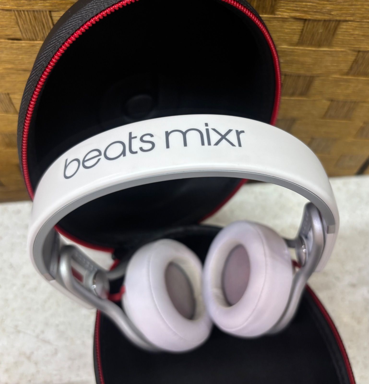 beats mixr ヘッドホン　ホワイト Amazon.com: Beats Mixr On-Ear Headphone - White (Renewed)